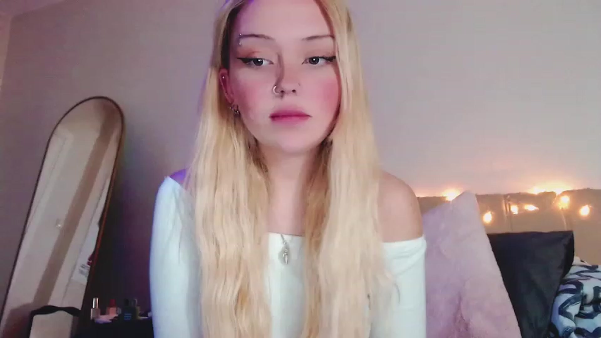 Gallery image thumbnail from Sk8Gurl420's myfreecams stream on, 03/01/2023, 20:59 image 5 of 20