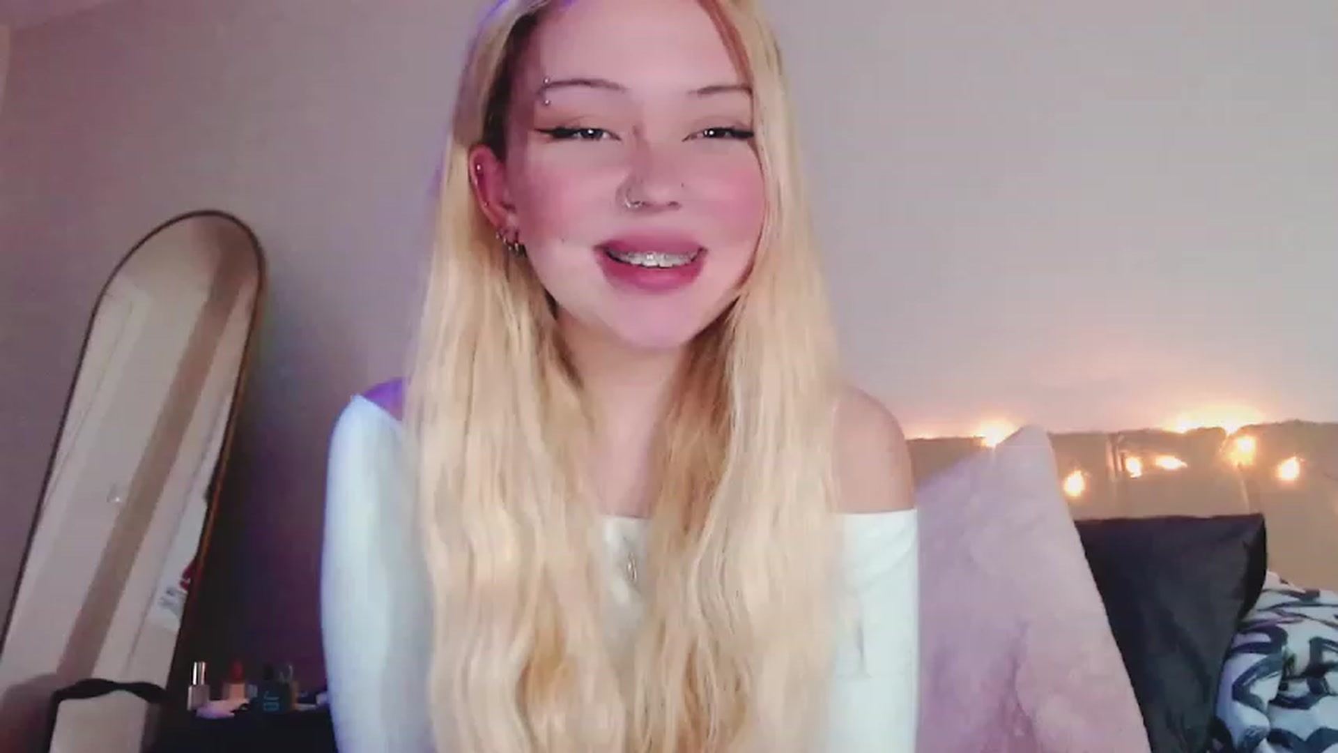 Gallery image thumbnail from Sk8Gurl420's myfreecams stream on, 03/01/2023, 20:59 image 2 of 20