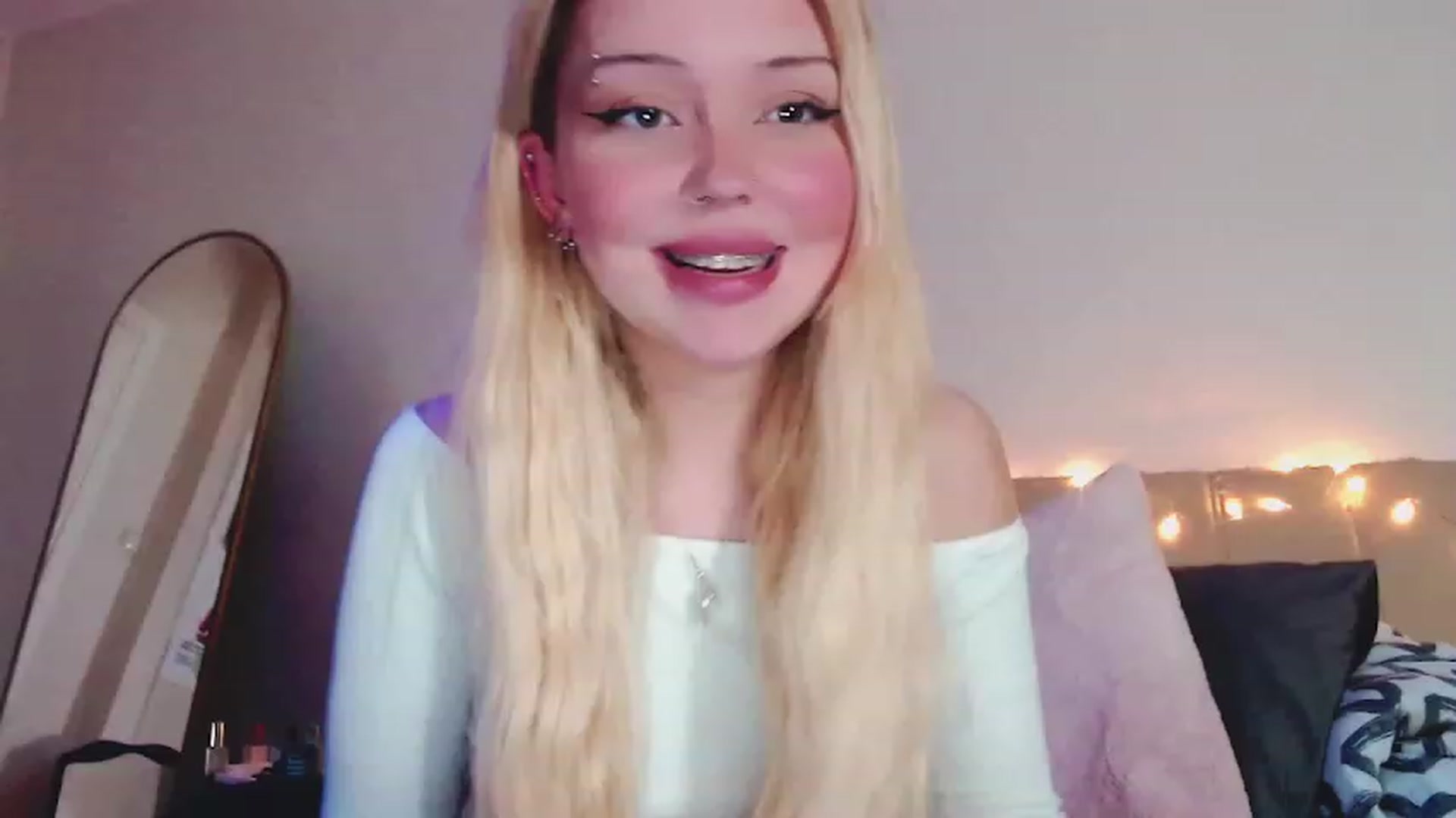 Gallery image thumbnail from Sk8Gurl420's myfreecams stream on, 03/01/2023, 20:59 image 4 of 20