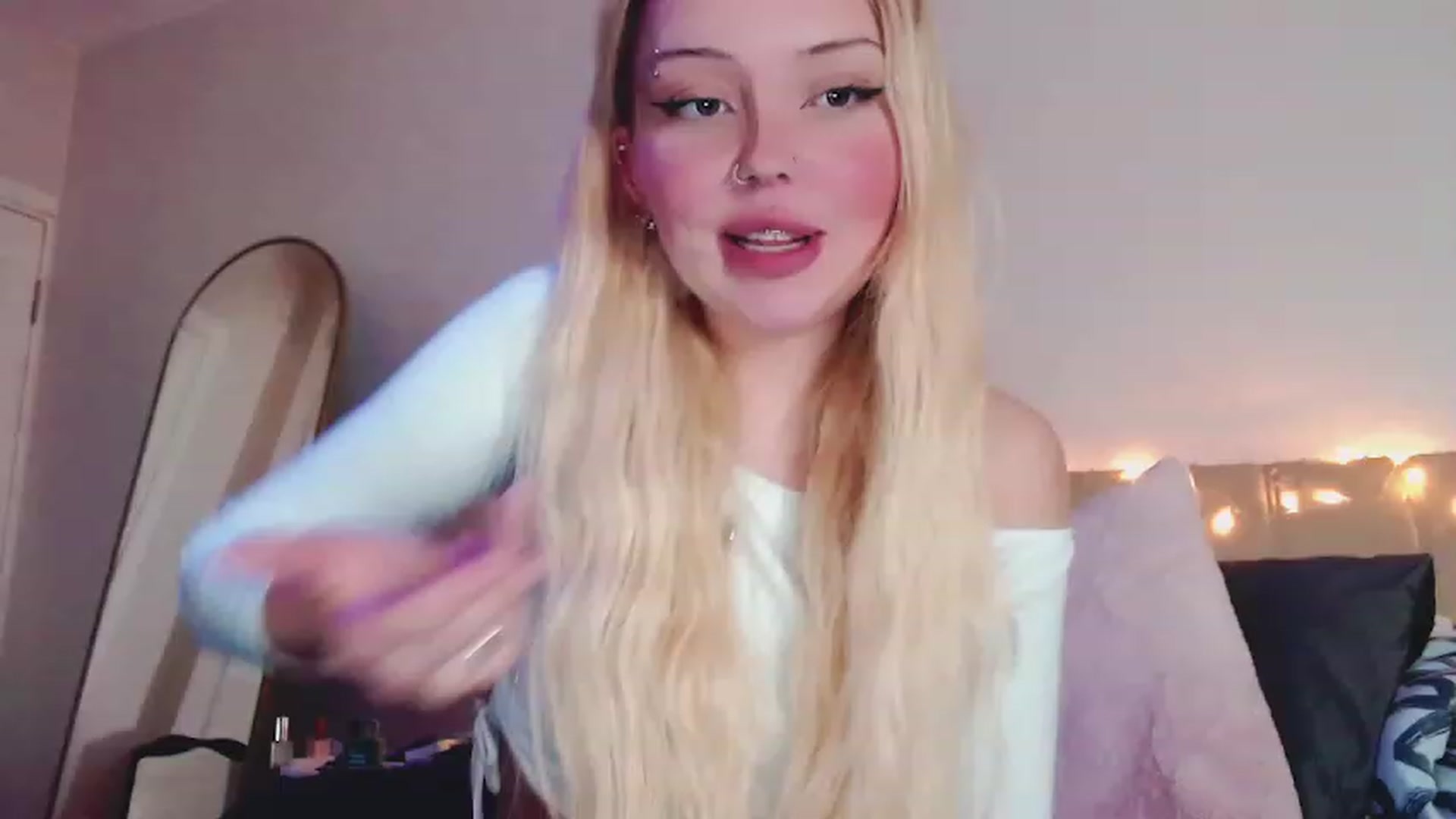 Gallery image thumbnail from Sk8Gurl420's myfreecams stream on, 03/01/2023, 20:59 image 13 of 20