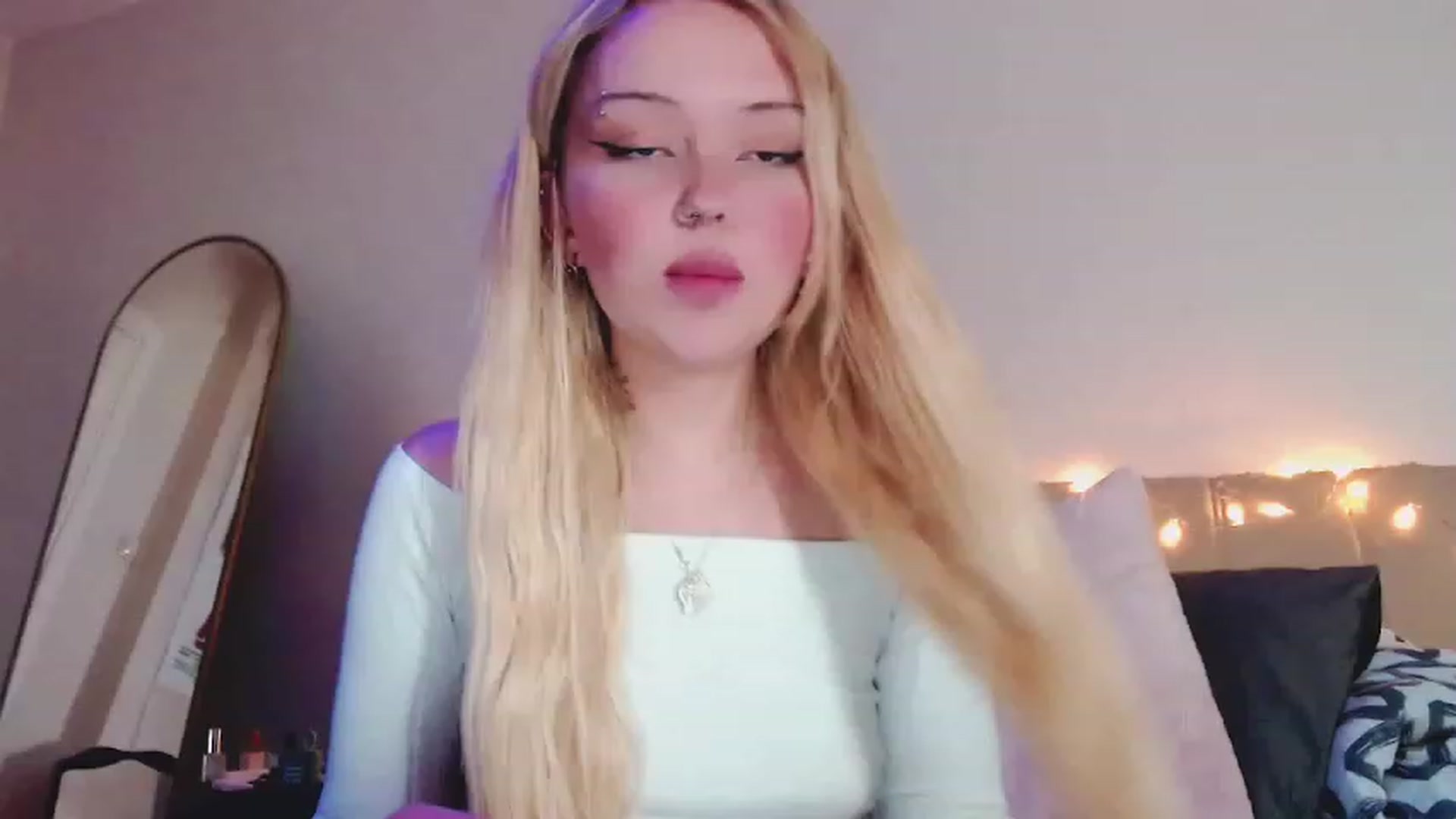 Gallery image thumbnail from Sk8Gurl420's myfreecams stream on, 03/01/2023, 20:59 image 1 of 20
