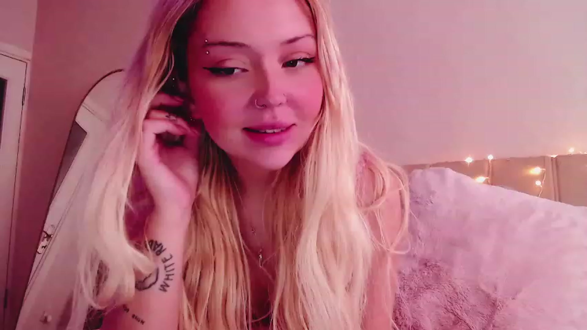 Gallery image thumbnail from Sk8Gurl420's myfreecams stream on, 03/09/2023, 08:16 image 18 of 20