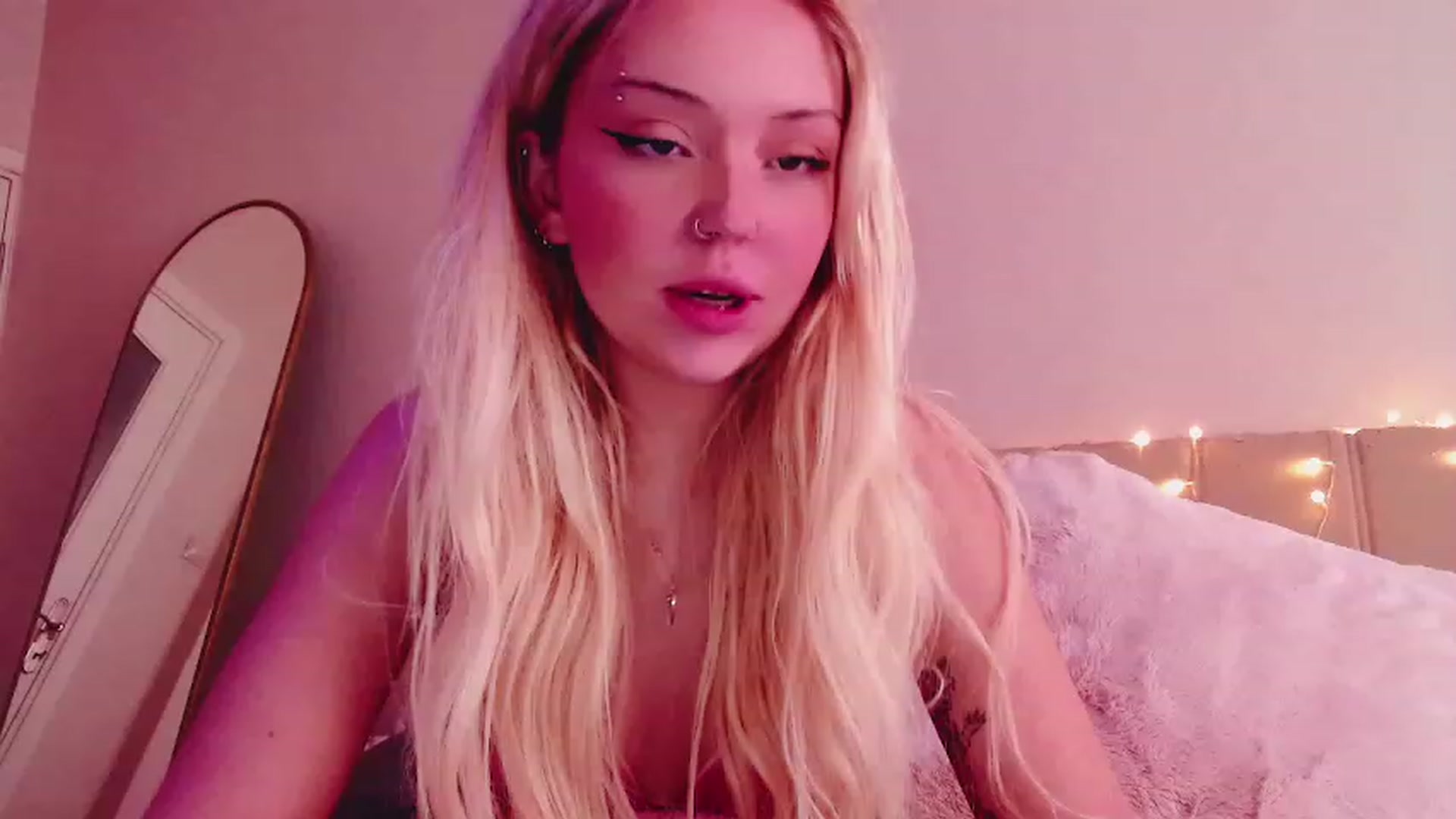 Gallery image thumbnail from Sk8Gurl420's myfreecams stream on, 03/09/2023, 08:16 image 11 of 20