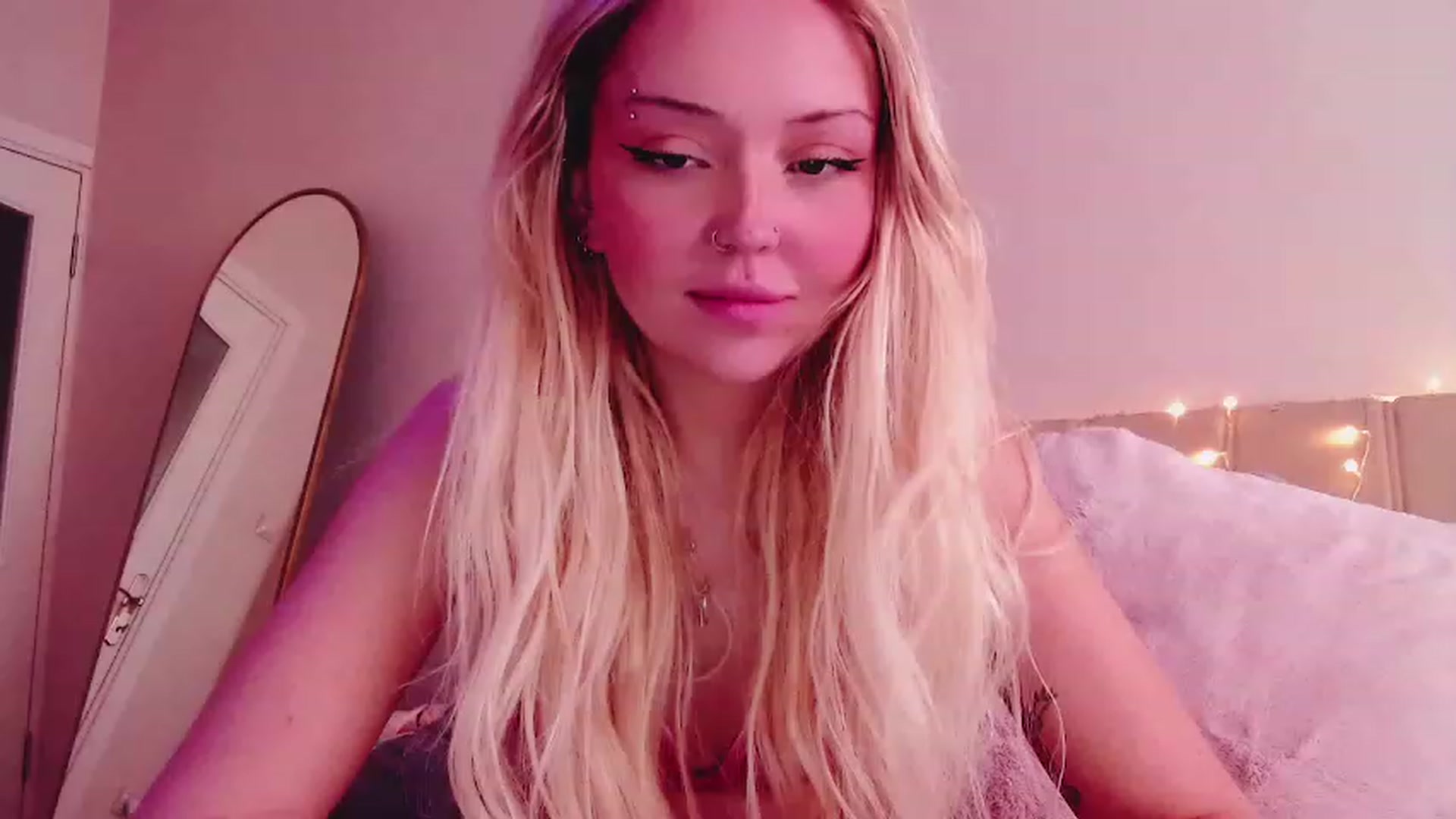 Gallery image thumbnail from Sk8Gurl420's myfreecams stream on, 03/09/2023, 08:16 image 17 of 20