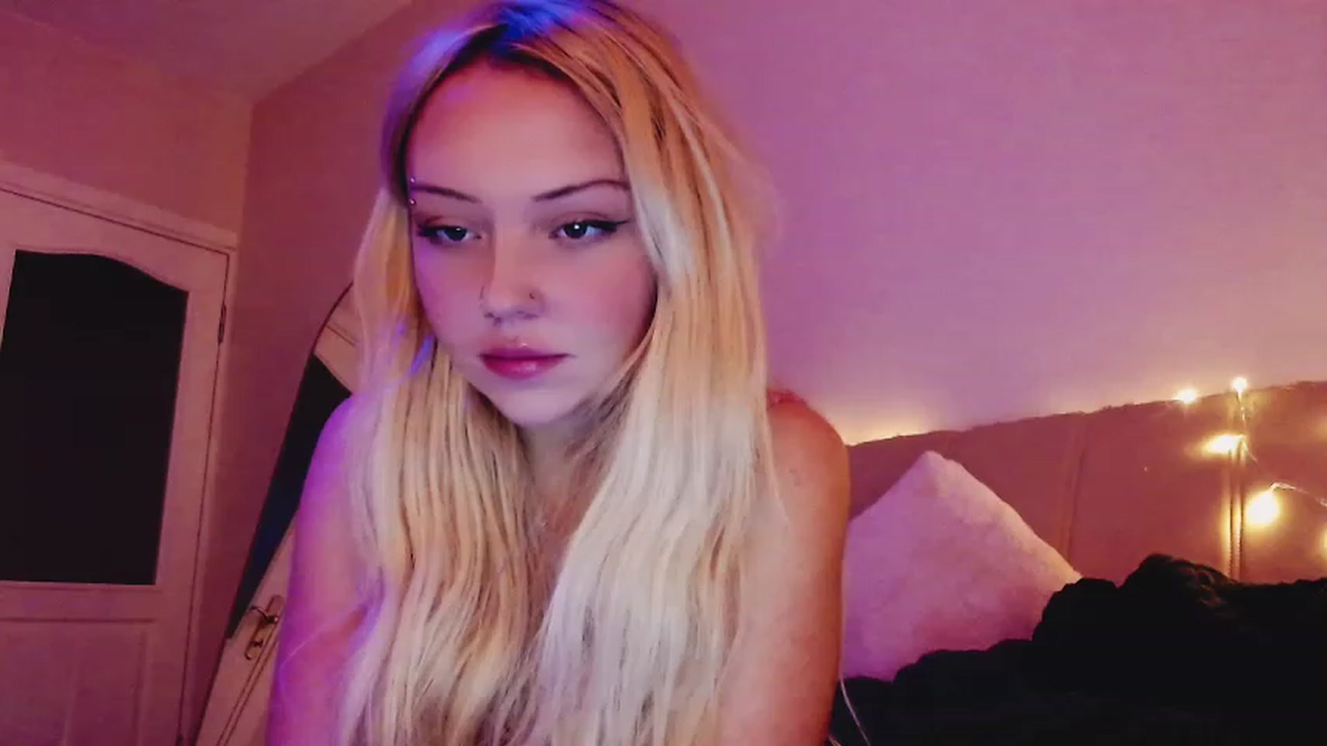 Gallery image thumbnail from Sk8Gurl420's myfreecams stream on, 03/09/2023, 21:41 image 1 of 20