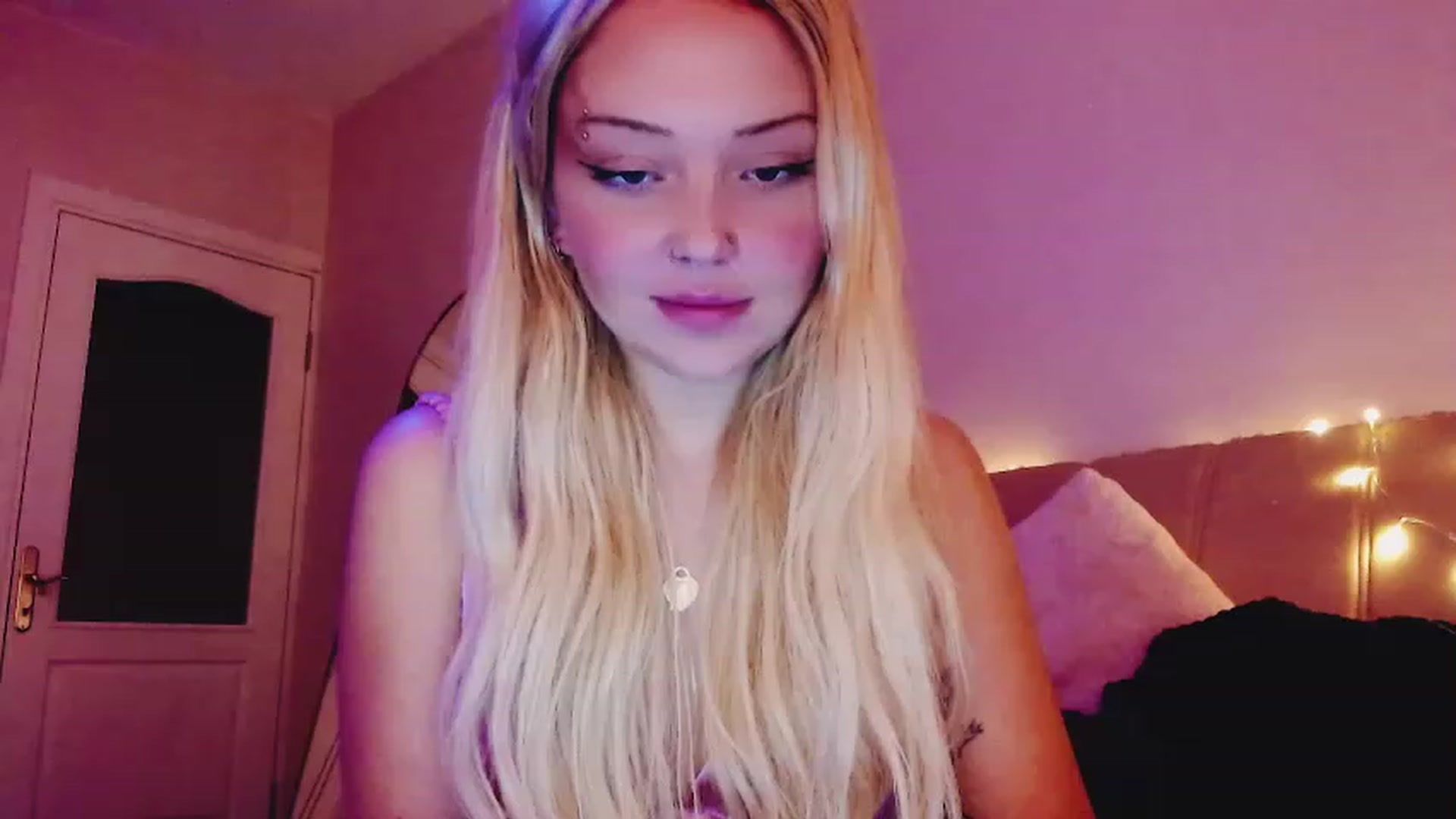 Gallery image thumbnail from Sk8Gurl420's myfreecams stream on, 03/09/2023, 21:41 image 15 of 20