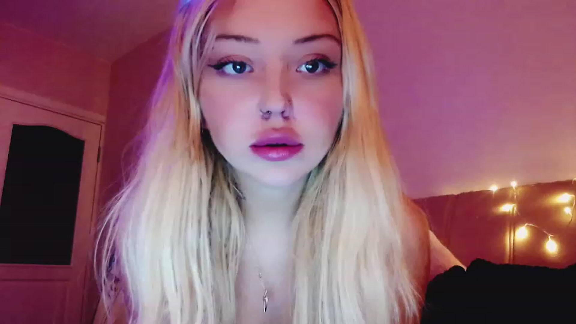 Gallery image thumbnail from Sk8Gurl420's myfreecams stream on, 03/09/2023, 21:41 image 2 of 20