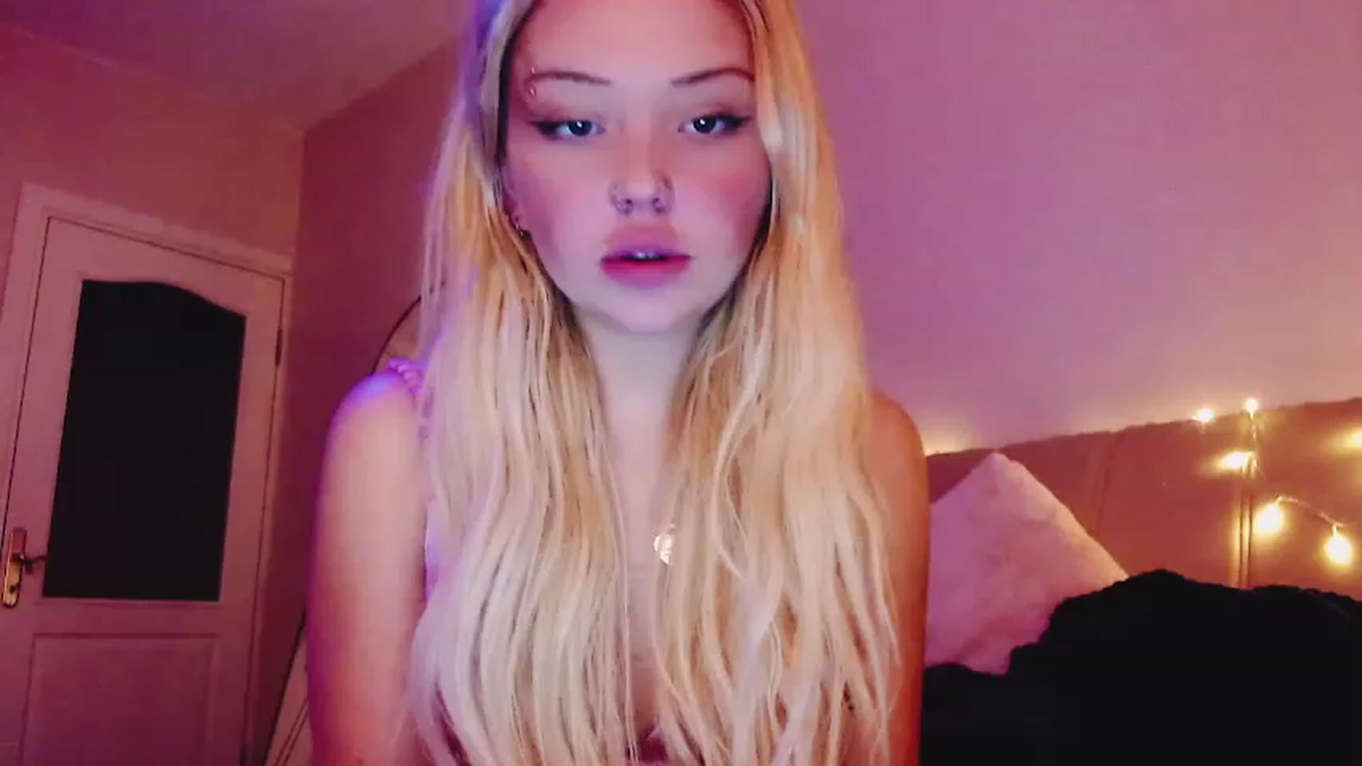 Gallery image thumbnail from Sk8Gurl420's myfreecams stream on, 03/09/2023, 21:41 image 14 of 20