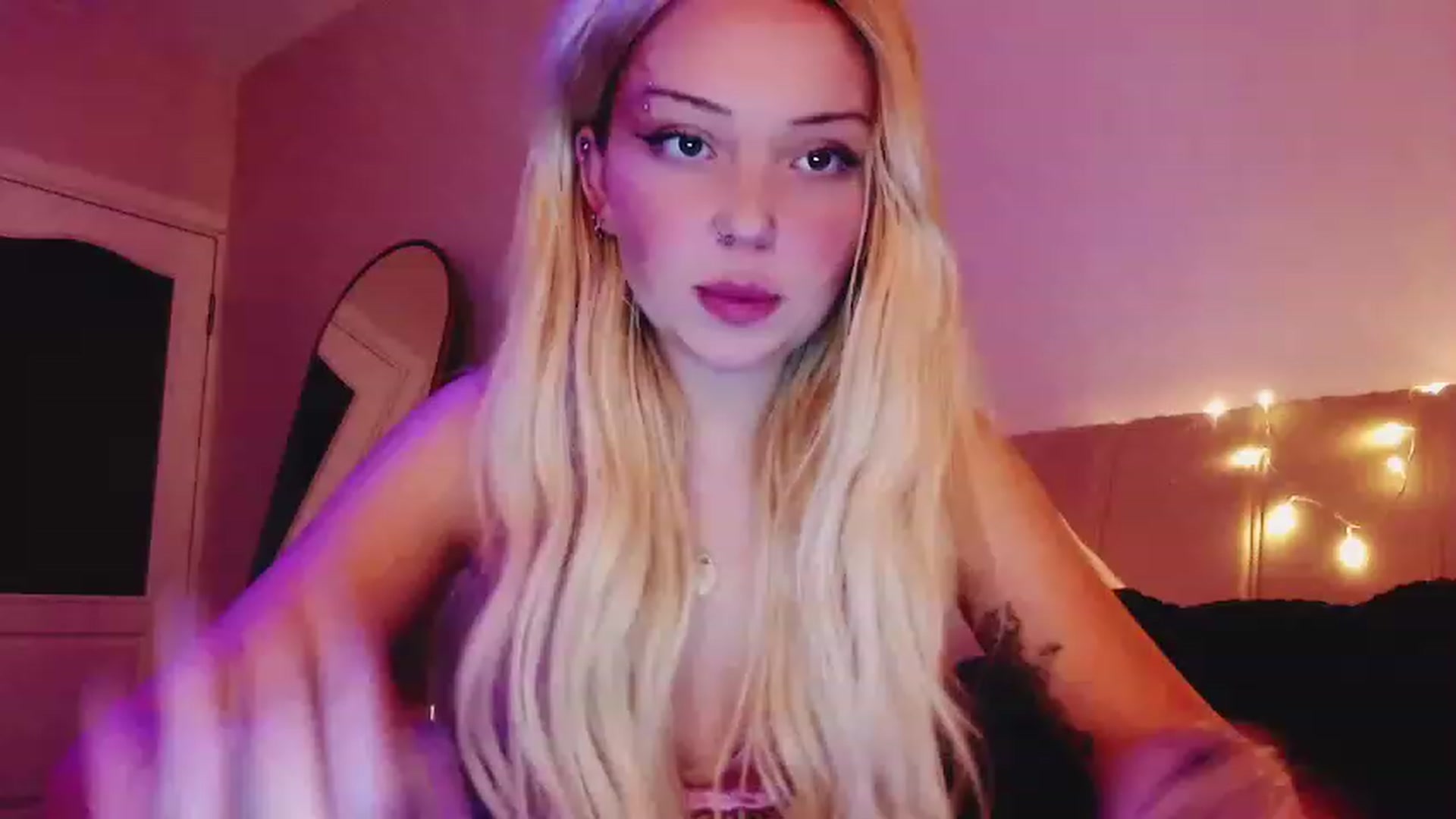 Gallery image thumbnail from Sk8Gurl420's myfreecams stream on, 03/09/2023, 21:41 image 7 of 20