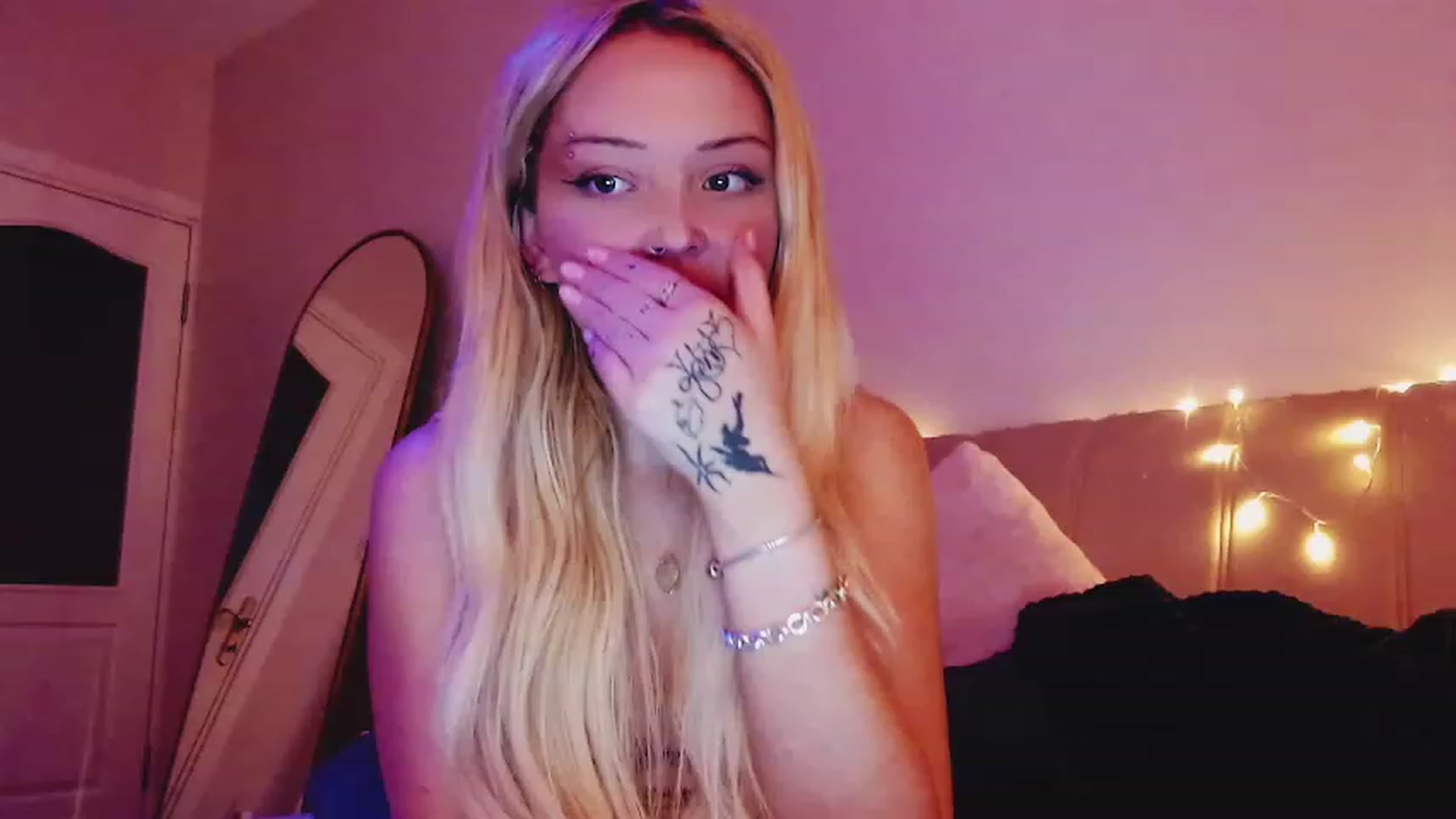 Gallery image thumbnail from Sk8Gurl420's myfreecams stream on, 03/09/2023, 21:41 image 10 of 20