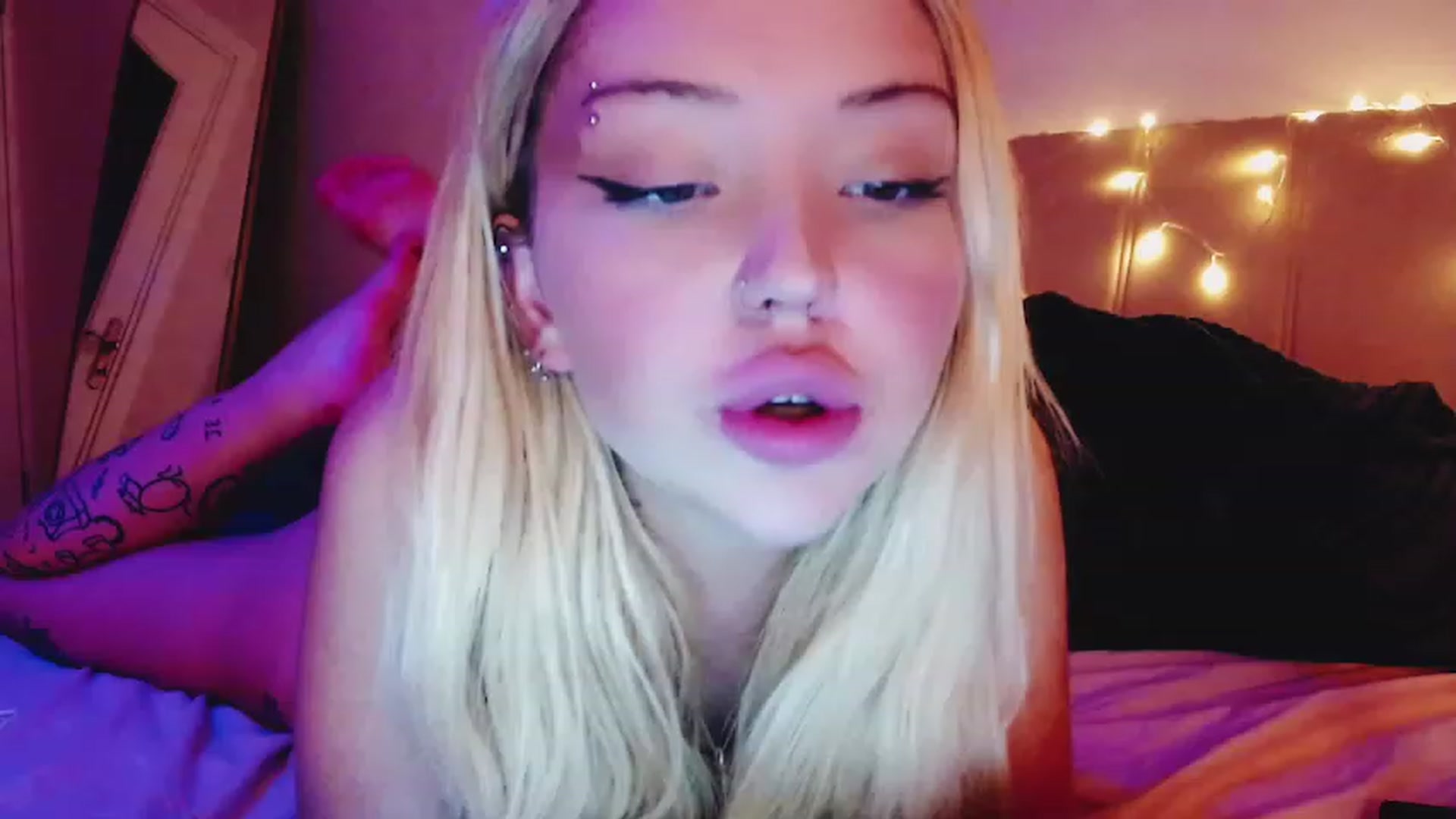 Gallery image thumbnail from Sk8Gurl420's myfreecams stream on, 03/09/2023, 21:41 image 20 of 20
