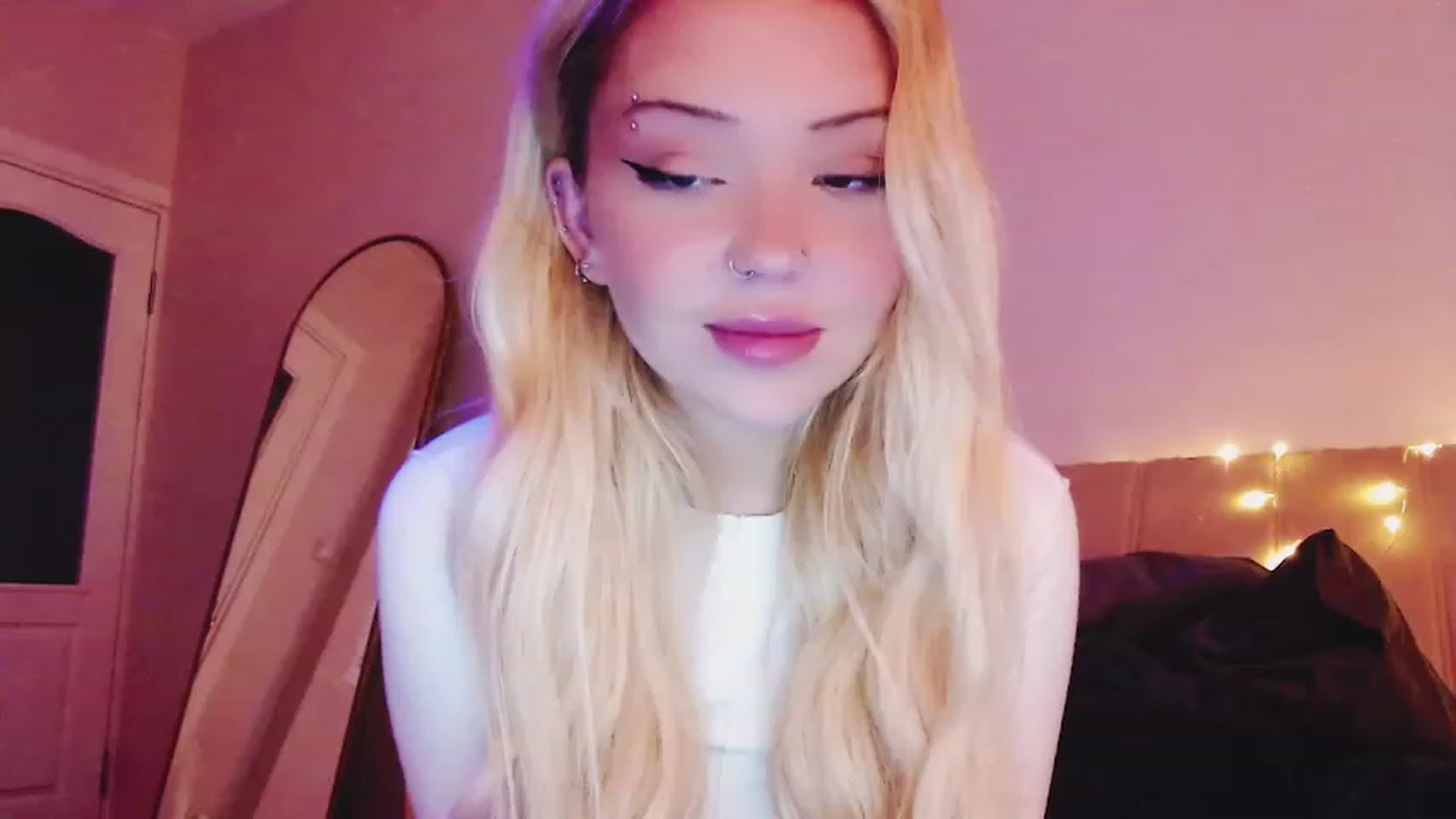 Gallery image thumbnail from Sk8Gurl420's myfreecams stream on, 03/10/2023, 16:27 image 8 of 20