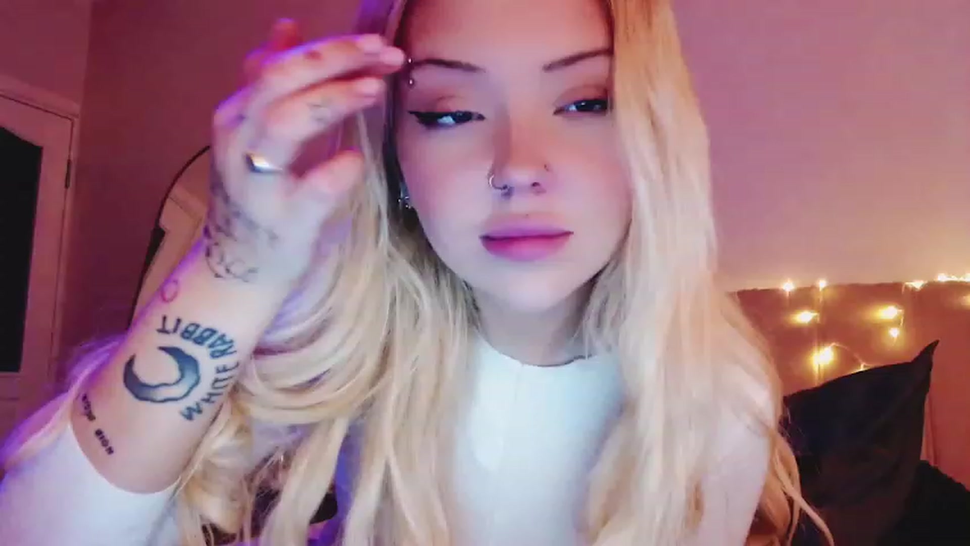Gallery image thumbnail from Sk8Gurl420's myfreecams stream on, 03/10/2023, 16:27 image 5 of 20