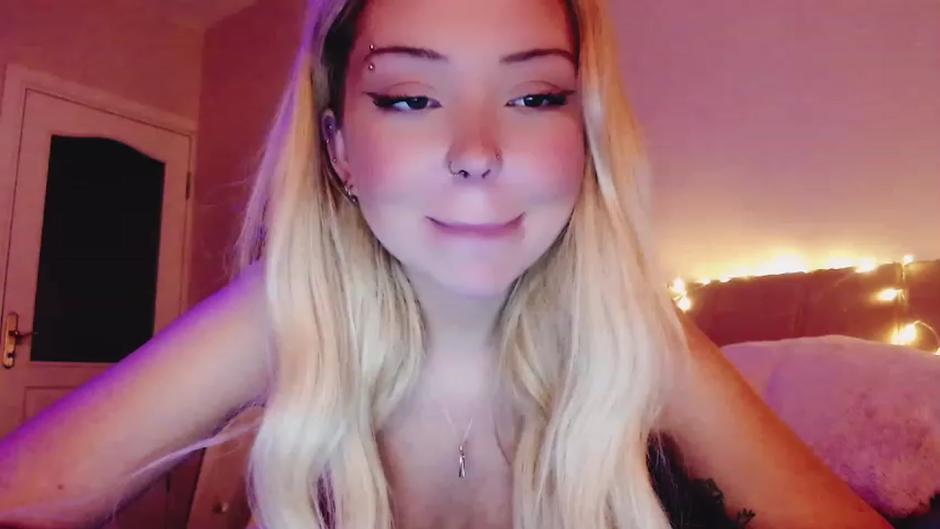 Gallery image thumbnail from Sk8Gurl420's myfreecams stream on, 03/11/2023, 21:49 image 16 of 20