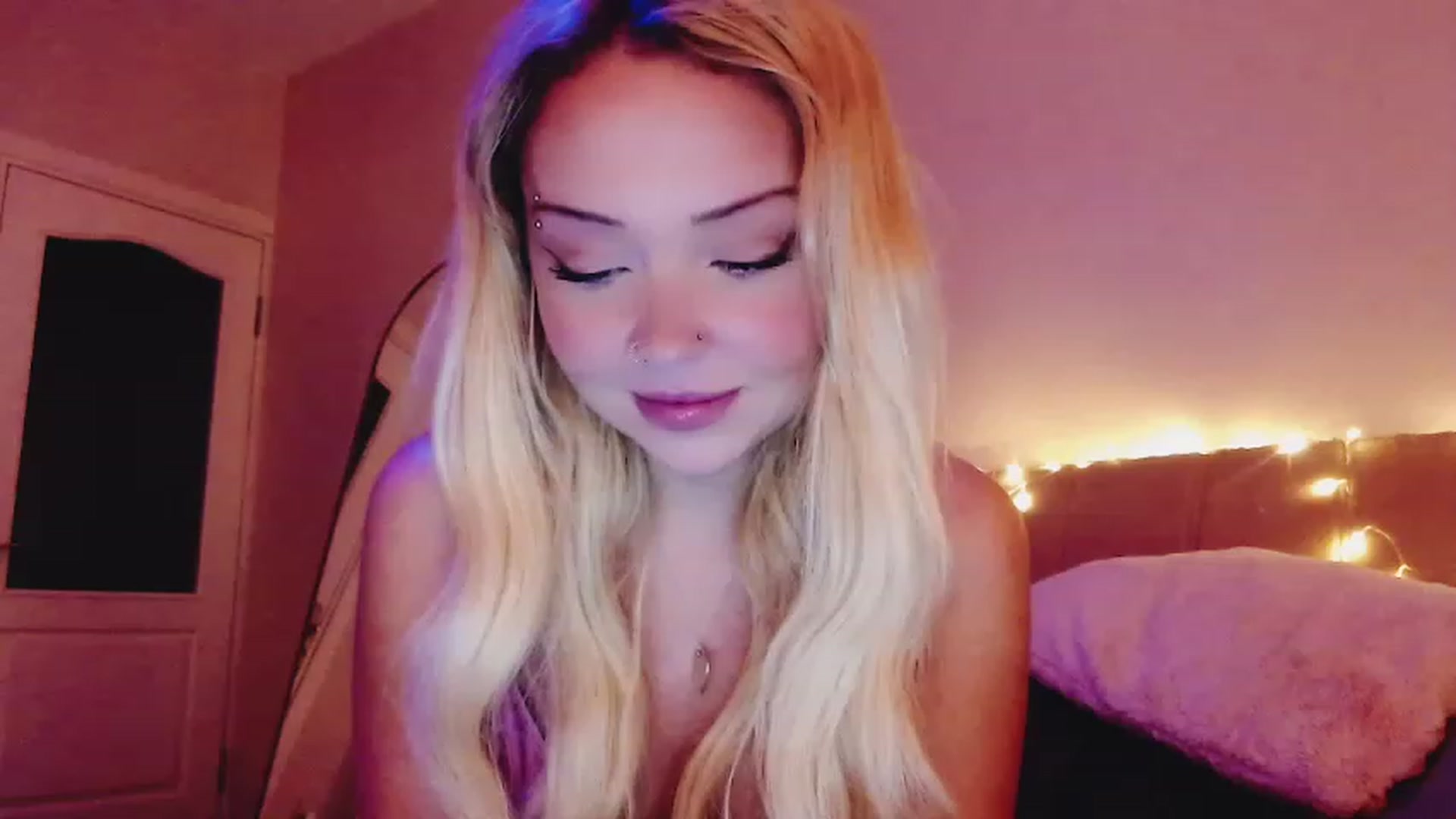 Gallery image thumbnail from Sk8Gurl420's myfreecams stream on, 03/11/2023, 21:49 image 18 of 20