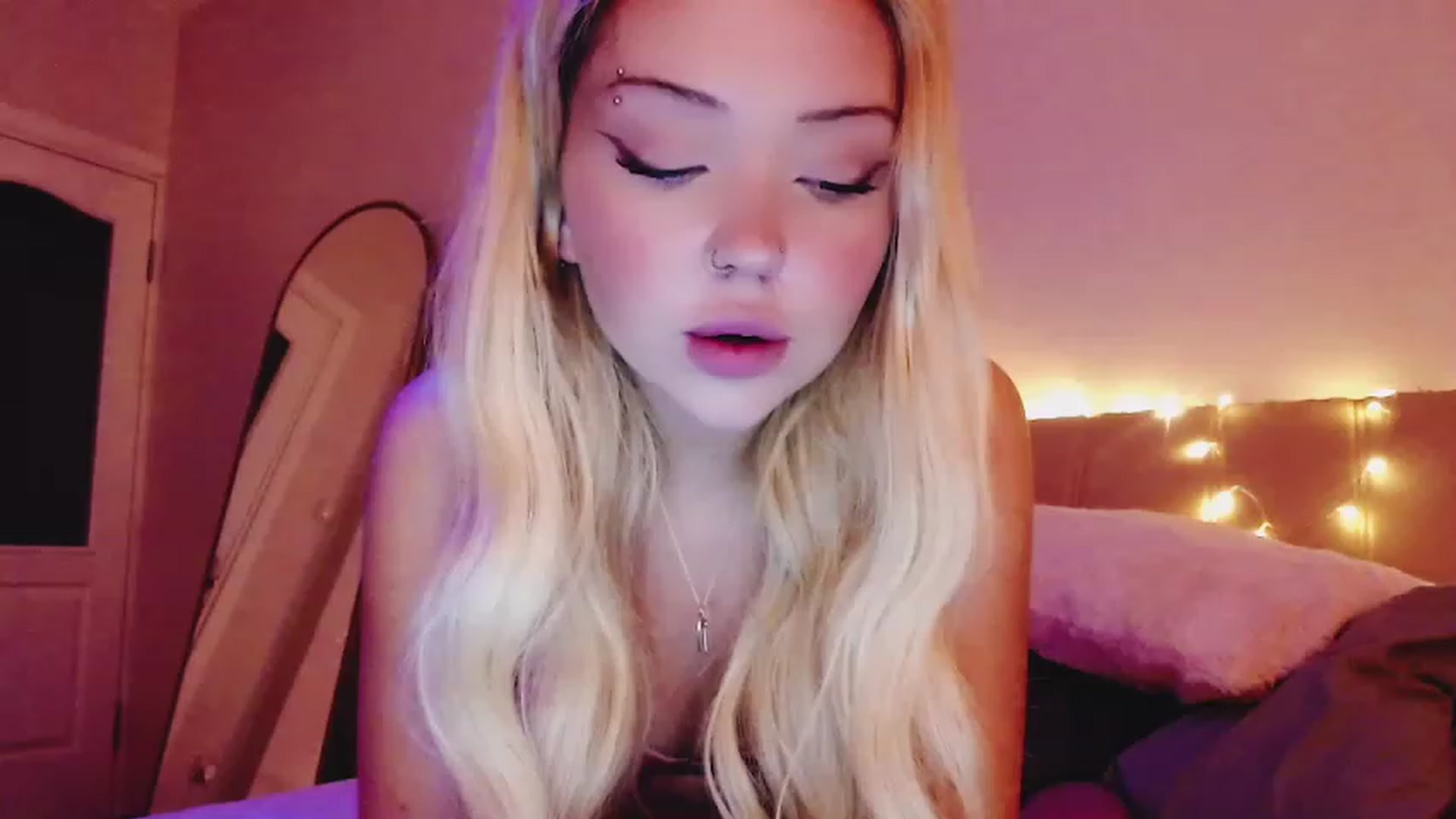 Gallery image thumbnail from Sk8Gurl420's myfreecams stream on, 03/11/2023, 21:49 image 2 of 20