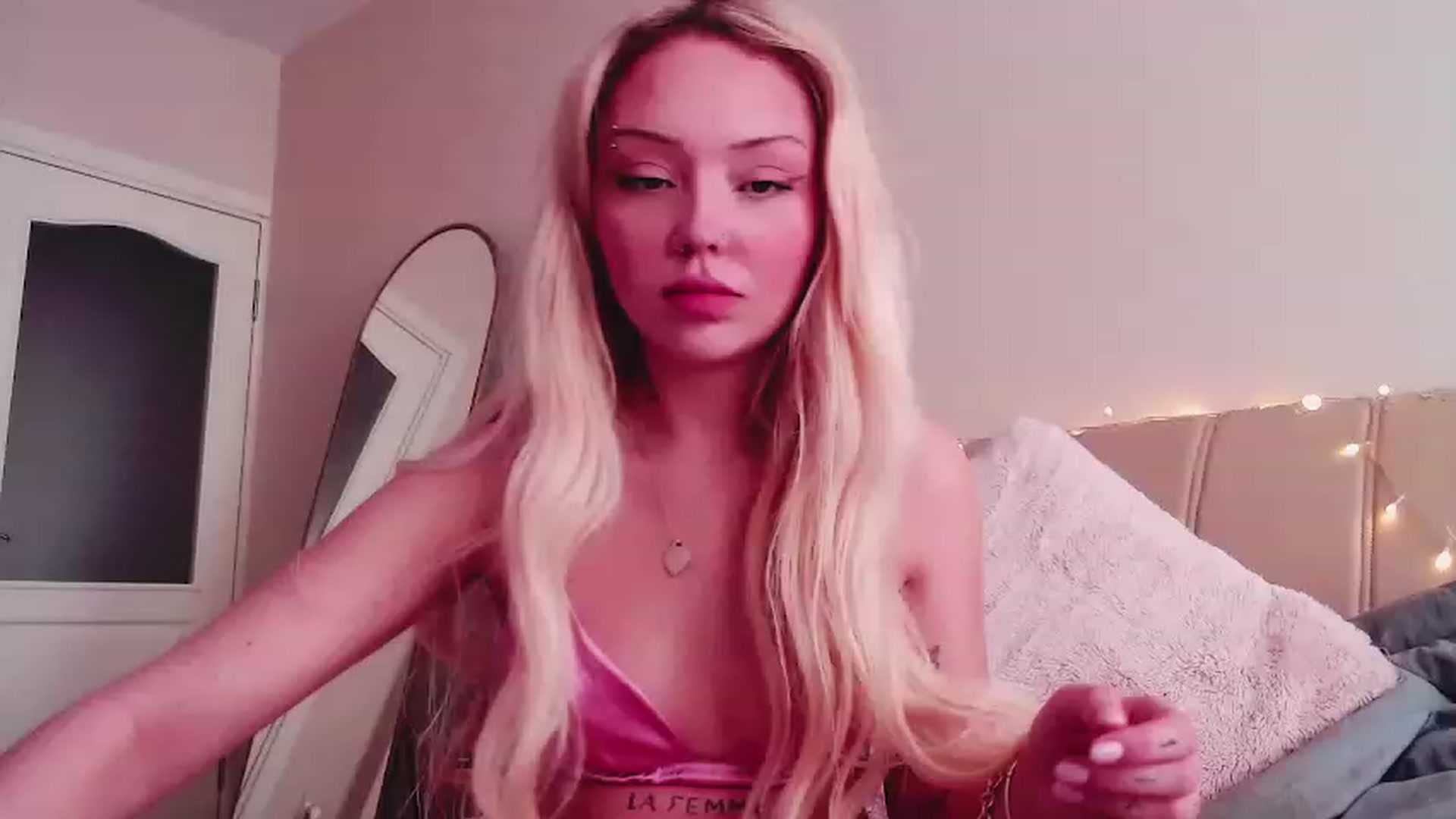 Gallery image thumbnail from Sk8Gurl420's myfreecams stream on, 03/12/2023, 09:56 image 3 of 20