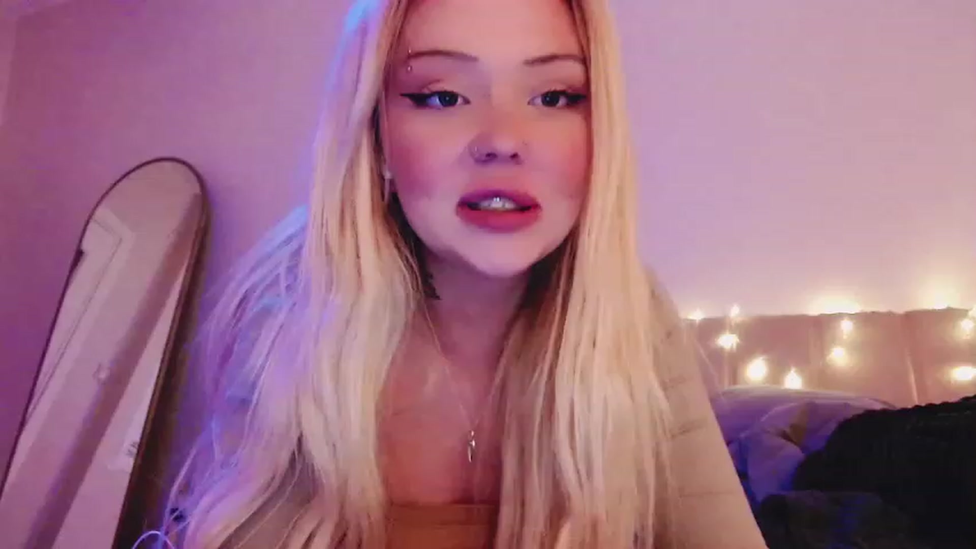 Gallery image thumbnail from Sk8Gurl420's myfreecams stream on, 03/17/2023, 21:31 image 20 of 20