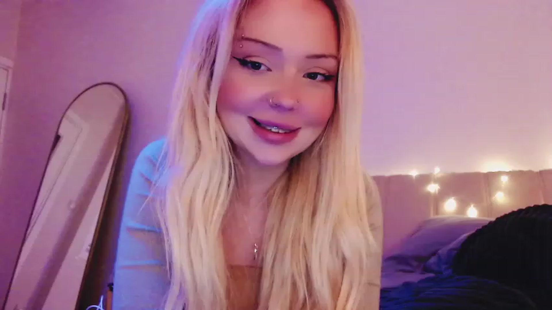 Gallery image thumbnail from Sk8Gurl420's myfreecams stream on, 03/17/2023, 21:31 image 15 of 20