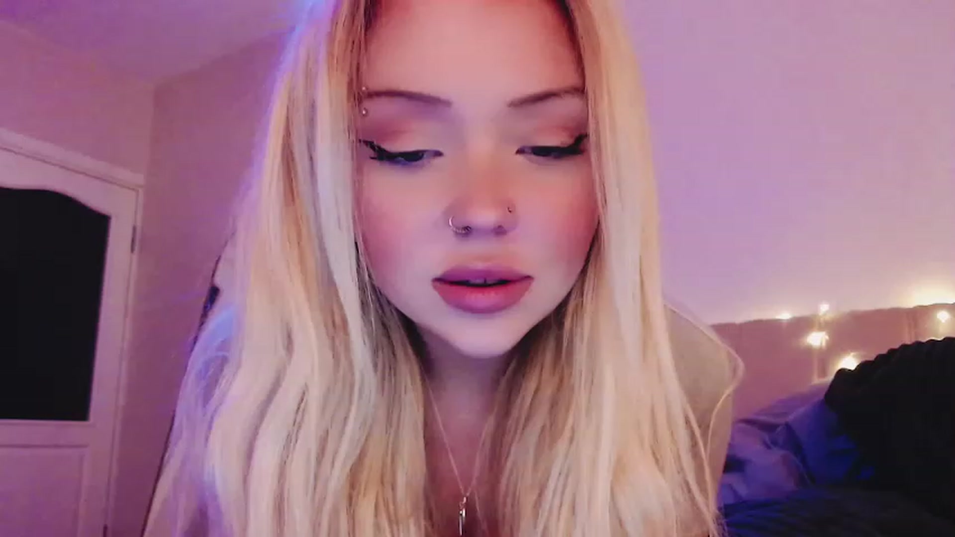 Gallery image thumbnail from Sk8Gurl420's myfreecams stream on, 03/17/2023, 21:31 image 6 of 20