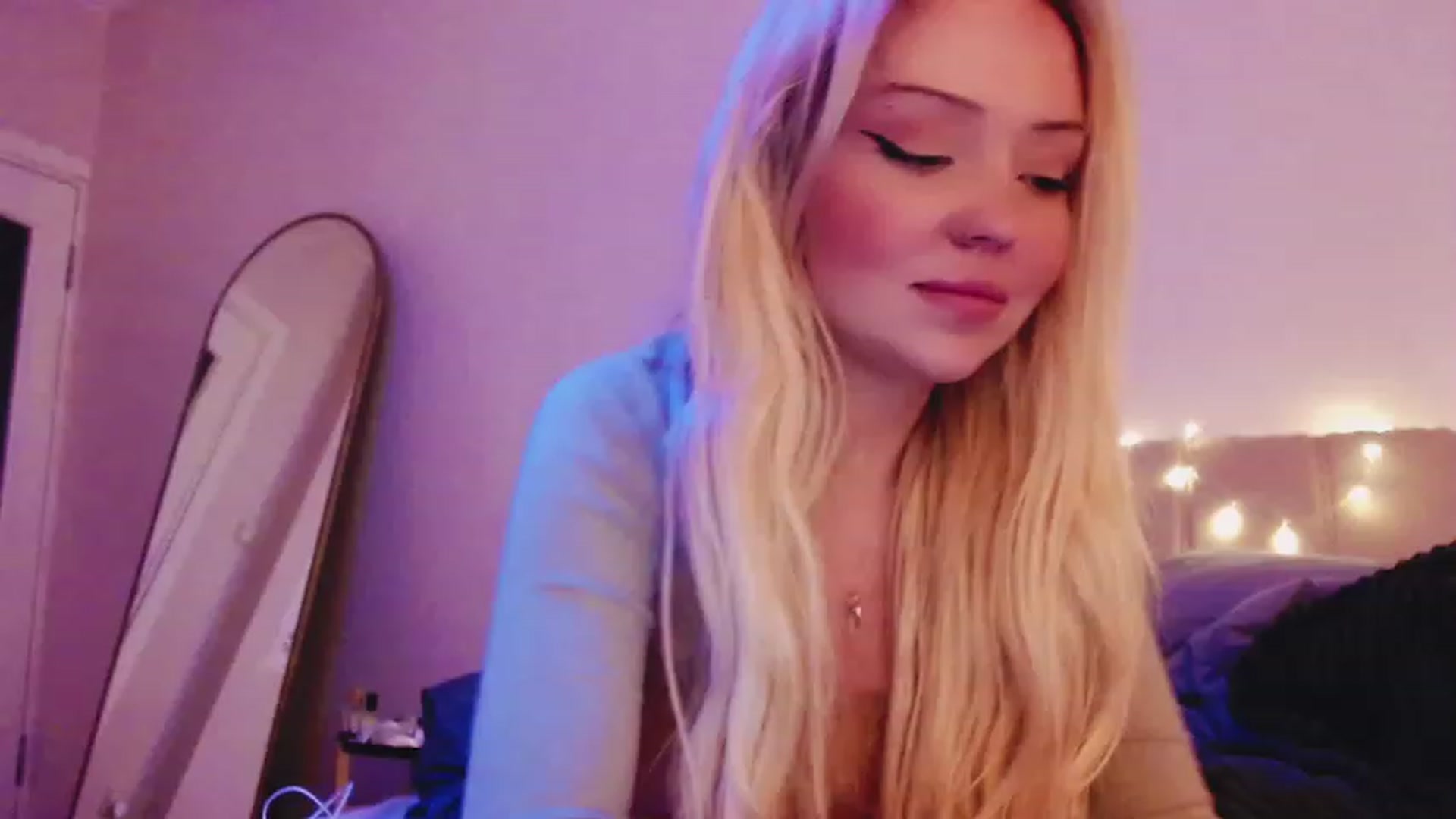 Gallery image thumbnail from Sk8Gurl420's myfreecams stream on, 03/17/2023, 21:31 image 16 of 20