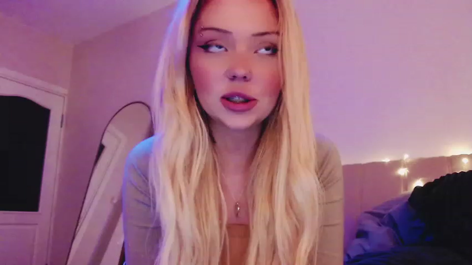 Gallery image thumbnail from Sk8Gurl420's myfreecams stream on, 03/17/2023, 21:31 image 9 of 20