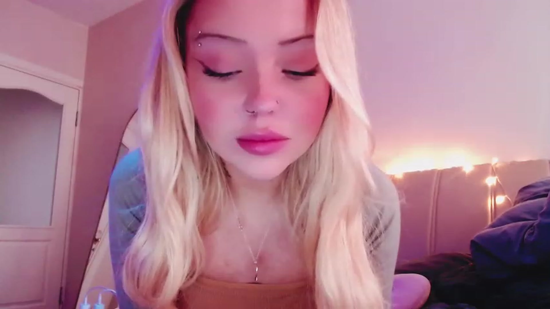 Gallery image thumbnail from Sk8Gurl420's myfreecams stream on, 03/19/2023, 09:59 image 11 of 20