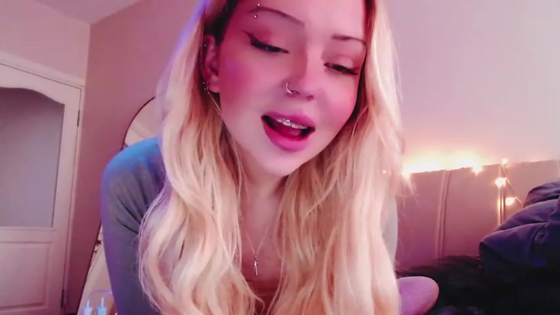 Gallery image thumbnail from Sk8Gurl420's myfreecams stream on, 03/19/2023, 09:59 image 14 of 20