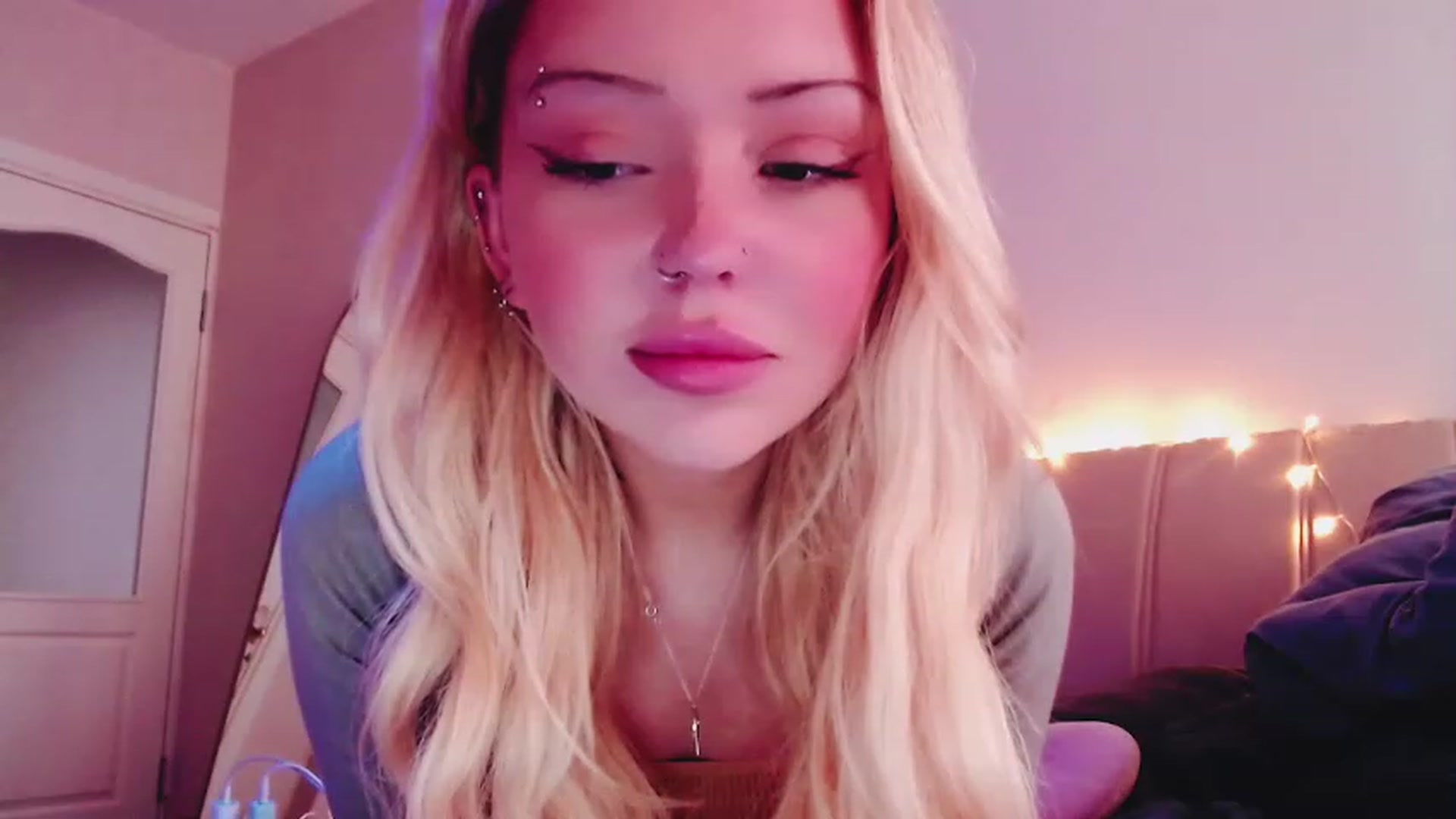 Gallery image thumbnail from Sk8Gurl420's myfreecams stream on, 03/19/2023, 09:59 image 12 of 20