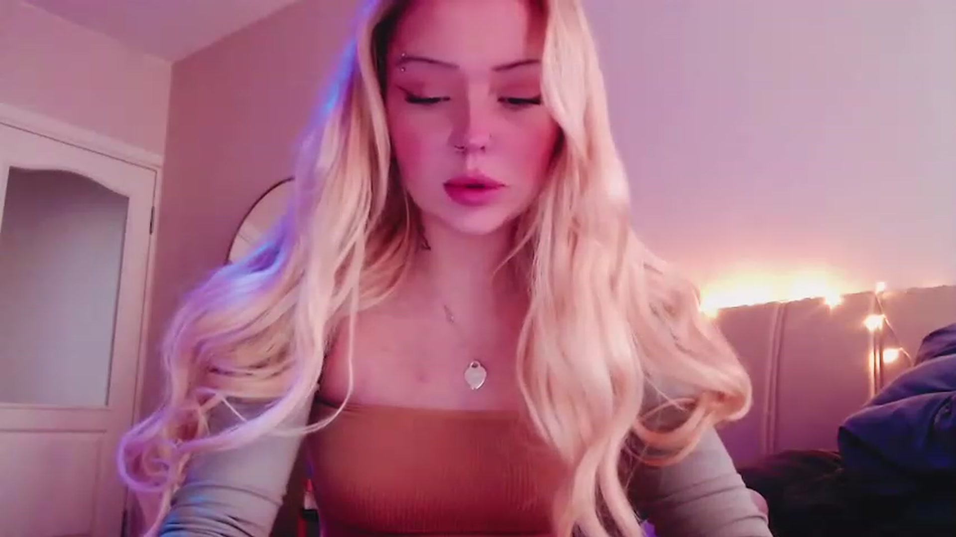 Gallery image thumbnail from Sk8Gurl420's myfreecams stream on, 03/19/2023, 09:59 image 10 of 20