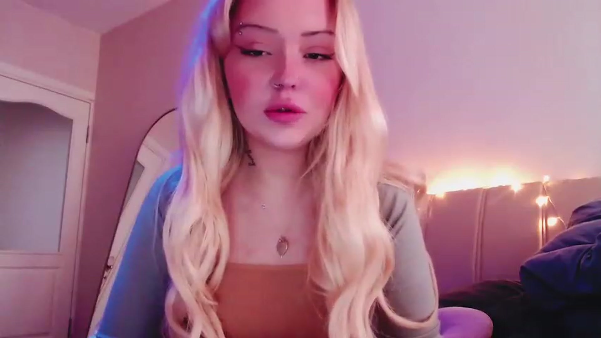 Gallery image thumbnail from Sk8Gurl420's myfreecams stream on, 03/19/2023, 09:59 image 16 of 20