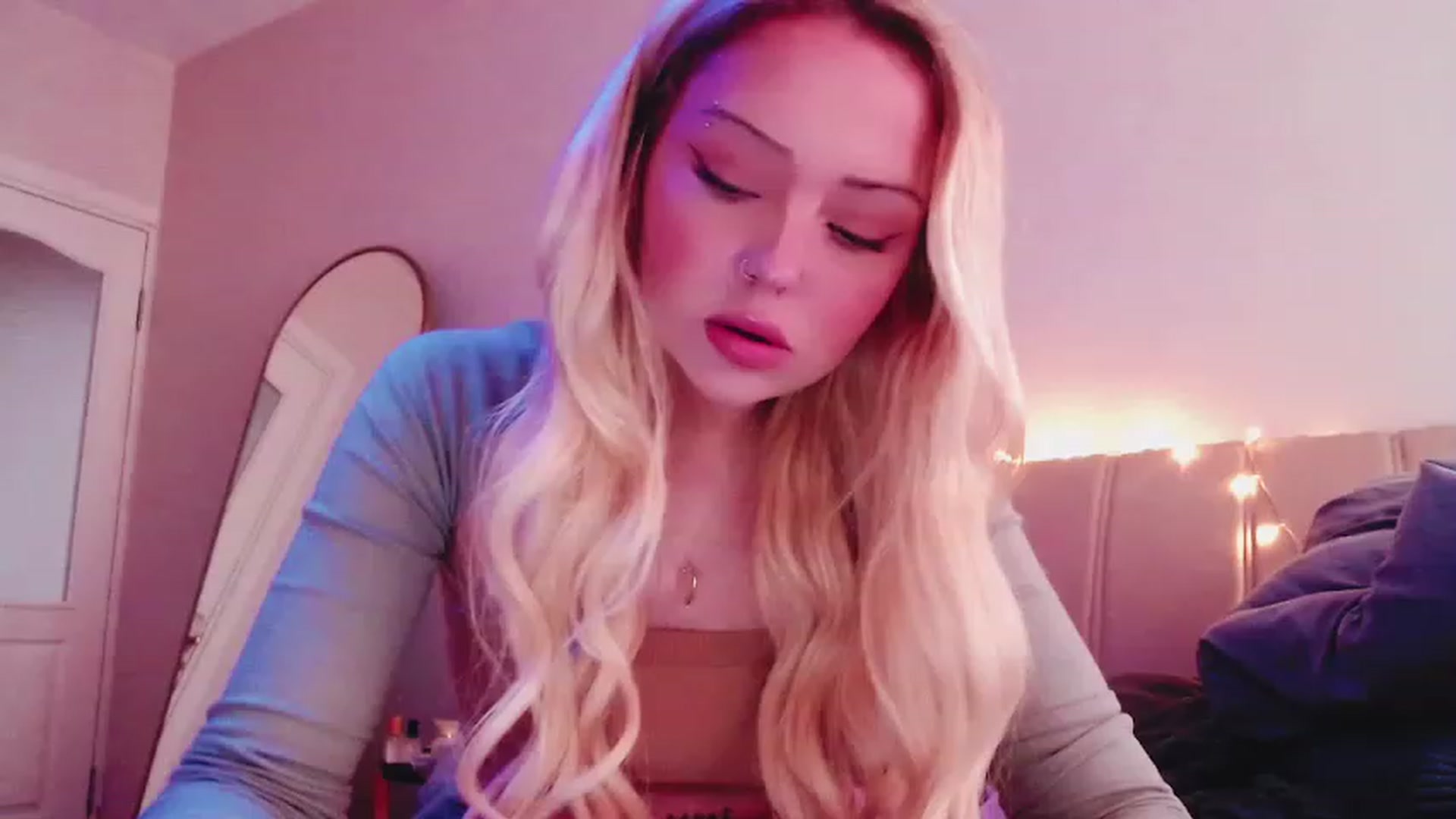 Gallery image thumbnail from Sk8Gurl420's myfreecams stream on, 03/19/2023, 09:59 image 1 of 20