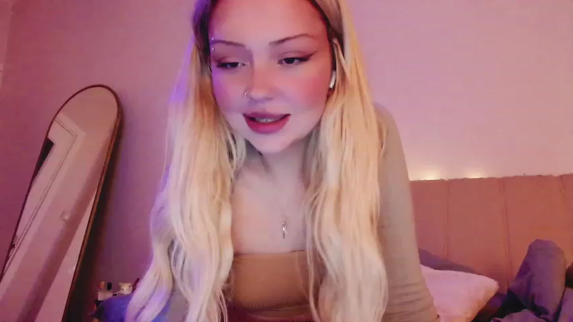 Gallery image thumbnail from Sk8Gurl420's myfreecams stream on, 03/19/2023, 21:51 image 10 of 20