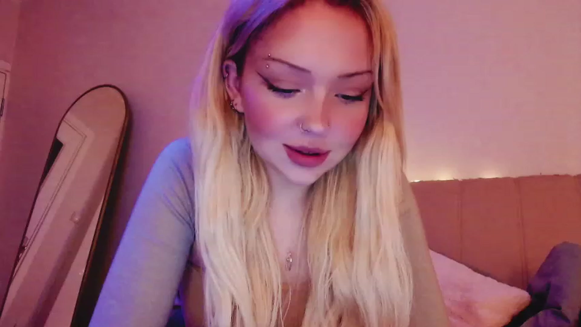 Gallery image thumbnail from Sk8Gurl420's myfreecams stream on, 03/19/2023, 21:51 image 3 of 20