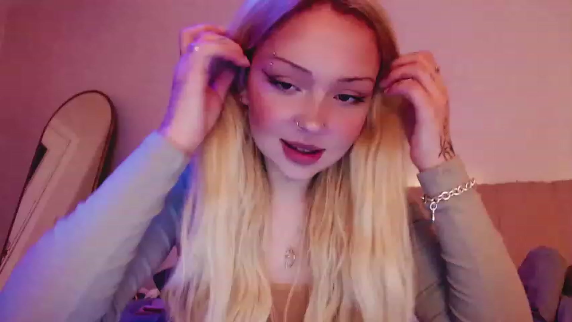 Gallery image thumbnail from Sk8Gurl420's myfreecams stream on, 03/19/2023, 21:51 image 1 of 20