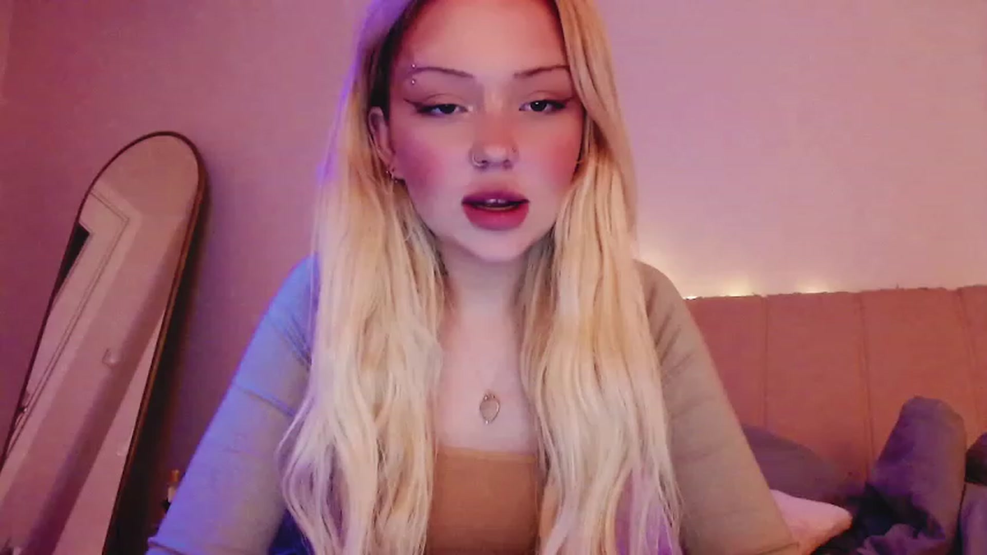 Gallery image thumbnail from Sk8Gurl420's myfreecams stream on, 03/19/2023, 21:51 image 11 of 20
