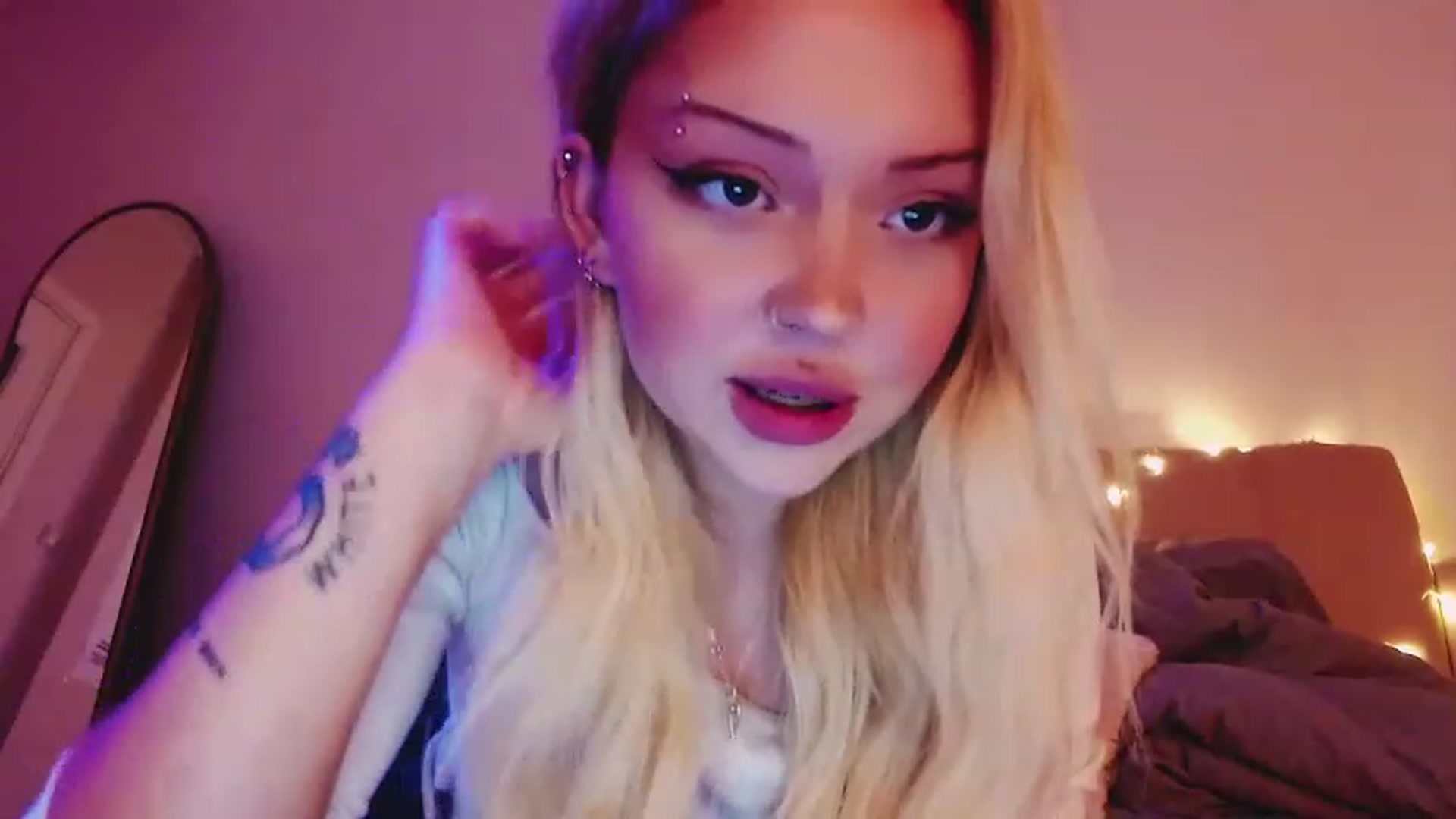 Gallery image thumbnail from Sk8Gurl420's myfreecams stream on, 03/20/2023, 21:00 image 13 of 20