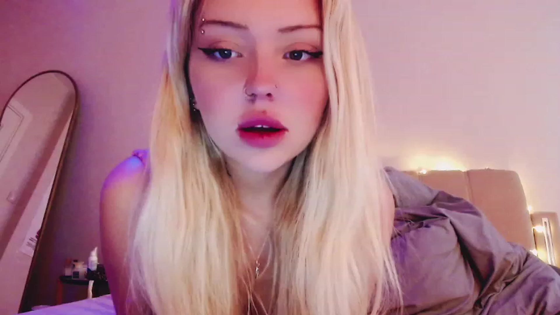 Gallery image thumbnail from Sk8Gurl420's myfreecams stream on, 03/24/2023, 15:50 image 10 of 20
