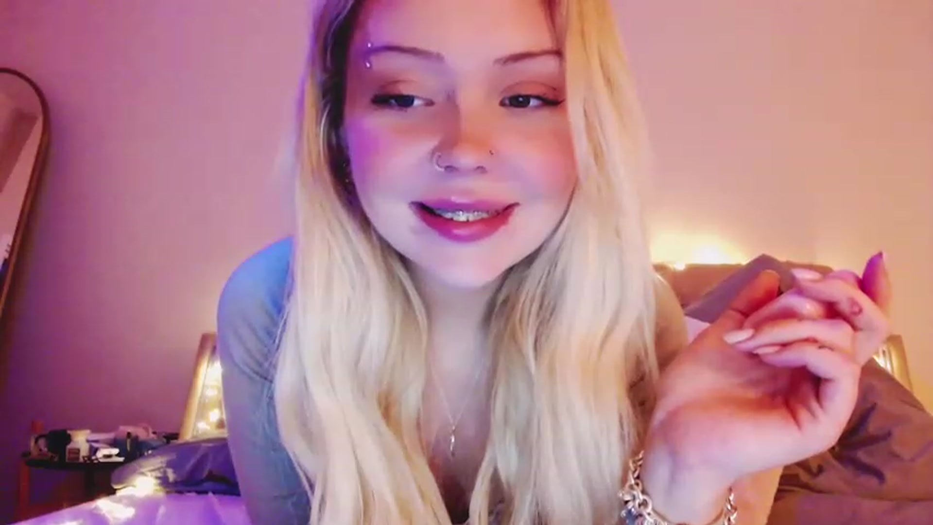 Gallery image thumbnail from Sk8Gurl420's myfreecams stream on, 03/26/2023, 19:35 image 16 of 20