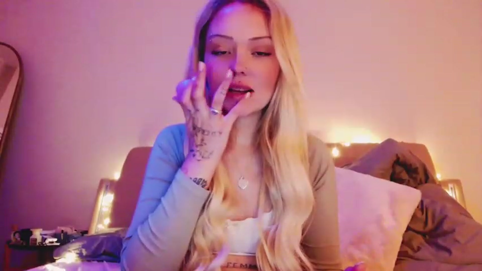 Gallery image thumbnail from Sk8Gurl420's myfreecams stream on, 03/26/2023, 19:35 image 14 of 20