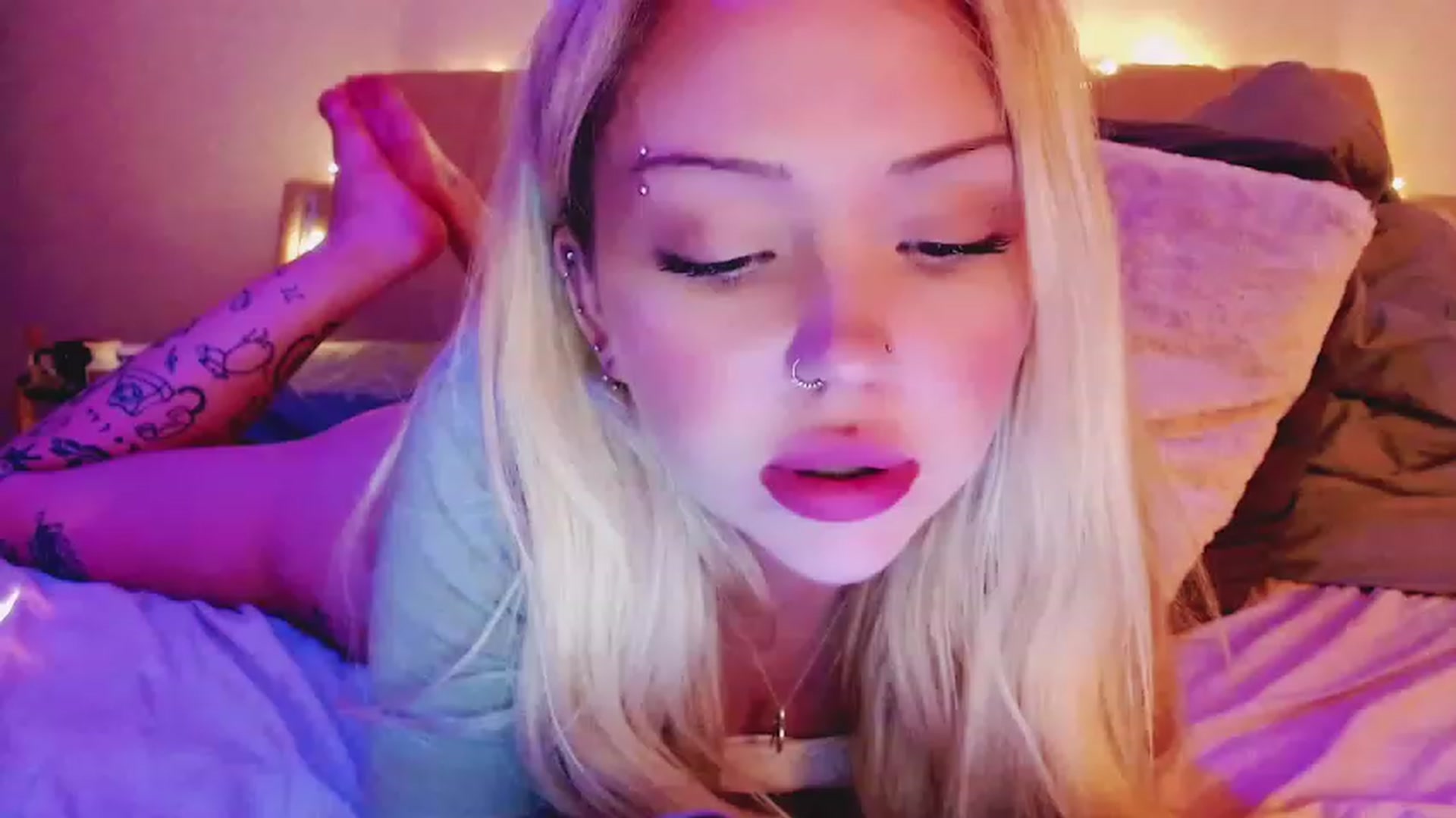 Gallery image thumbnail from Sk8Gurl420's myfreecams stream on, 03/26/2023, 21:41 image 15 of 20