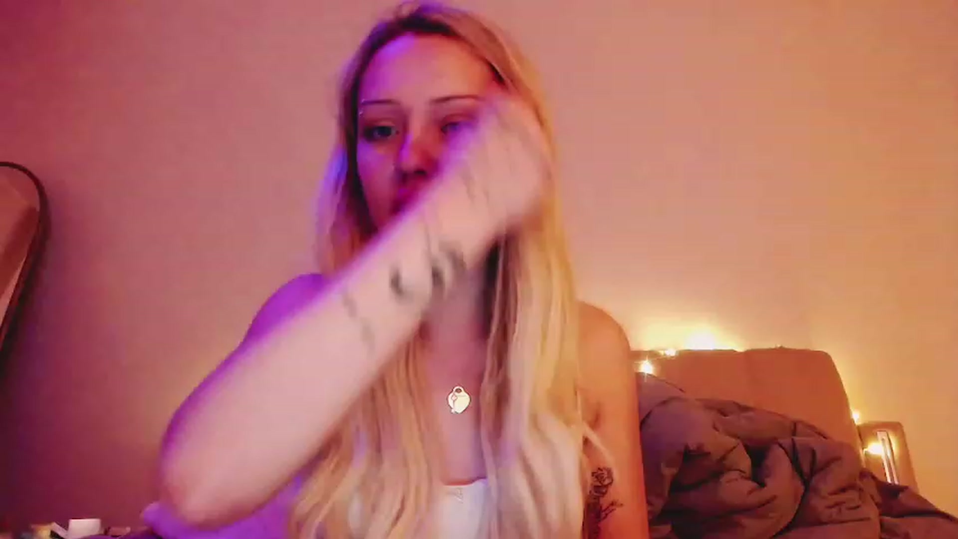 Gallery image thumbnail from Sk8Gurl420's myfreecams stream on, 03/27/2023, 19:25 image 14 of 20