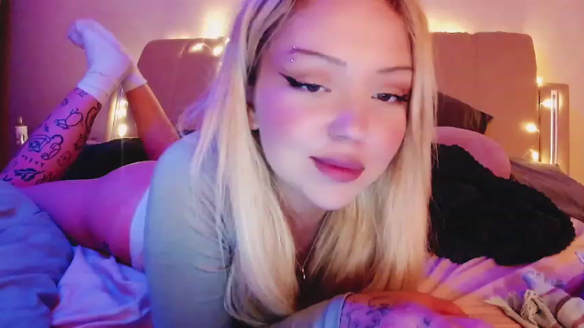 Gallery image thumbnail from Sk8Gurl420's myfreecams stream on, 03/28/2023, 18:56 image 16 of 20