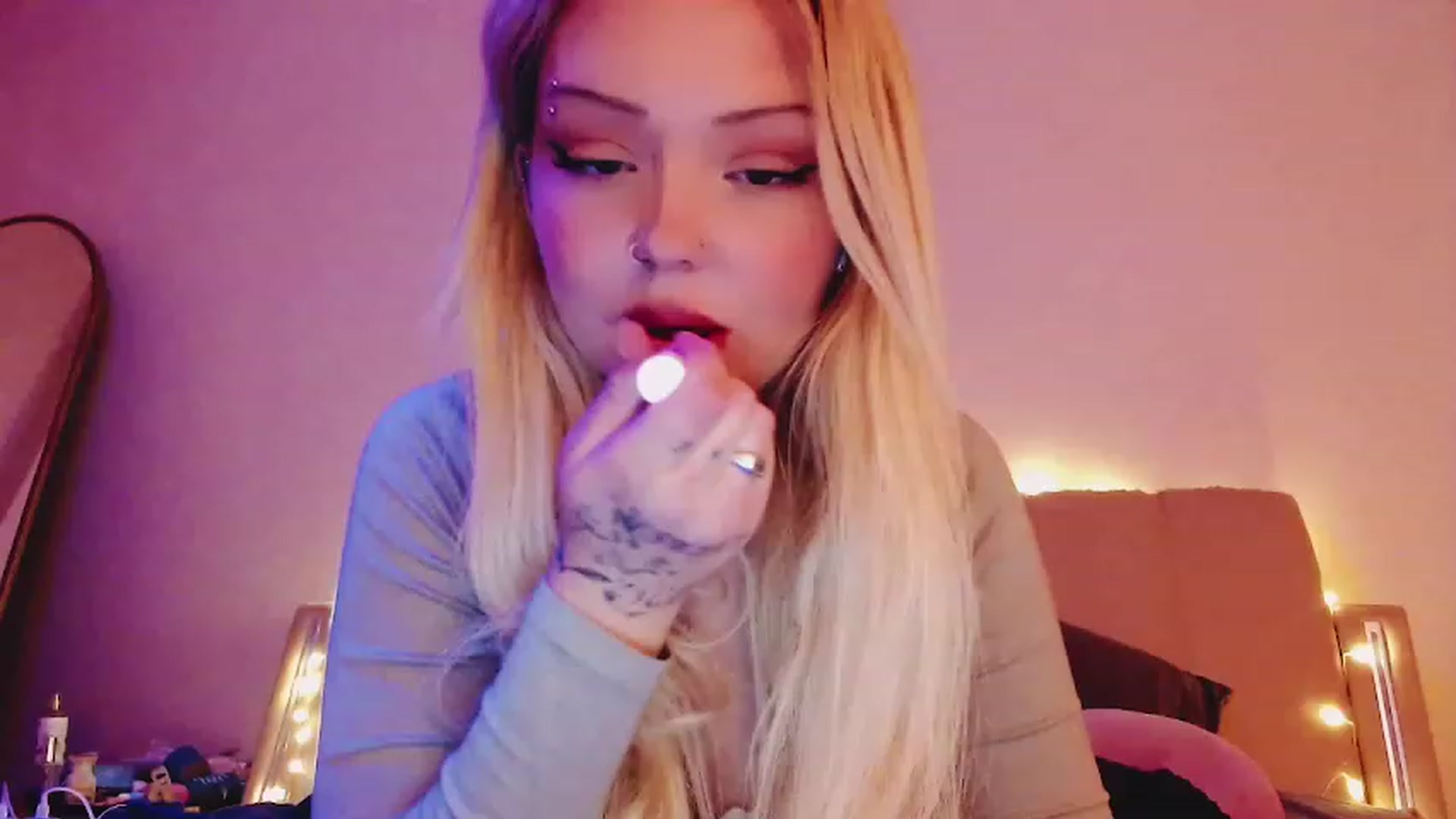 Gallery image thumbnail from Sk8Gurl420's myfreecams stream on, 03/28/2023, 18:56 image 3 of 20