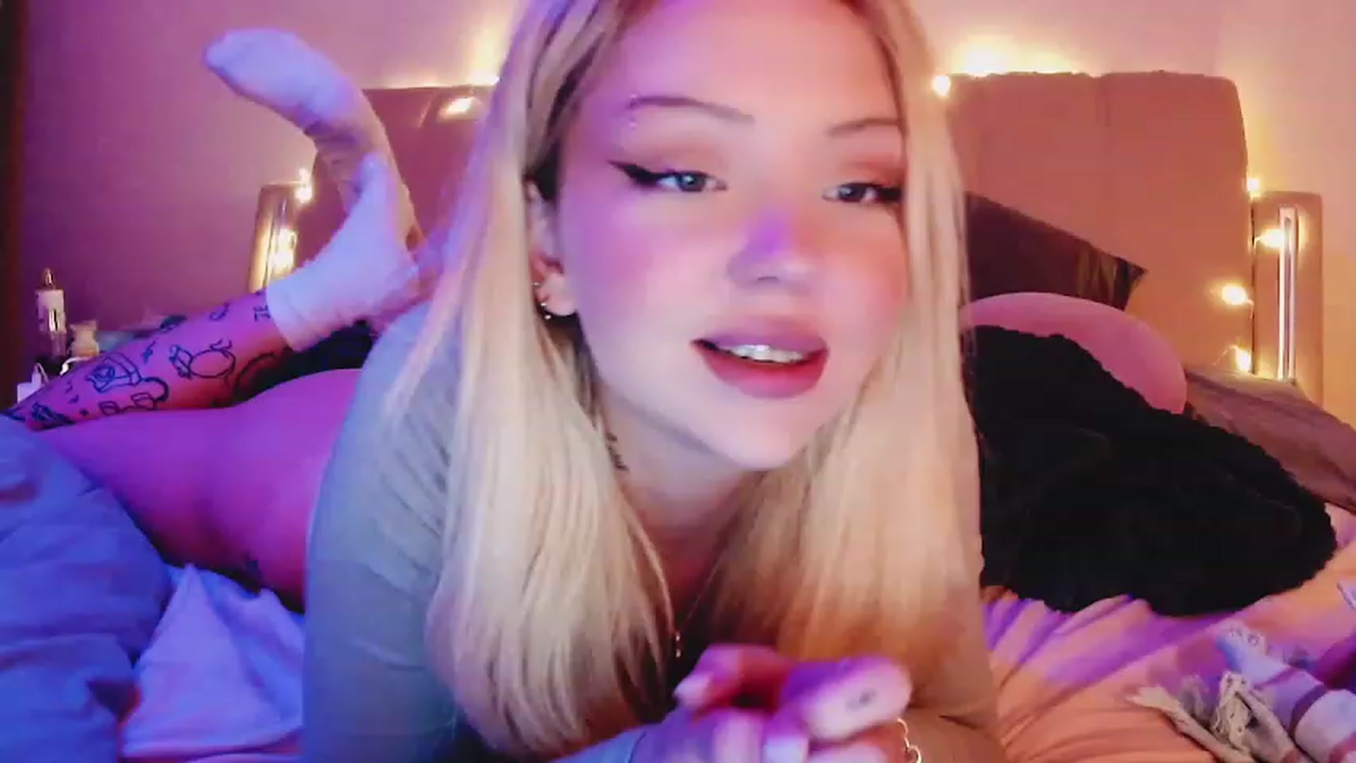 Gallery image thumbnail from Sk8Gurl420's myfreecams stream on, 03/28/2023, 18:56 image 15 of 20