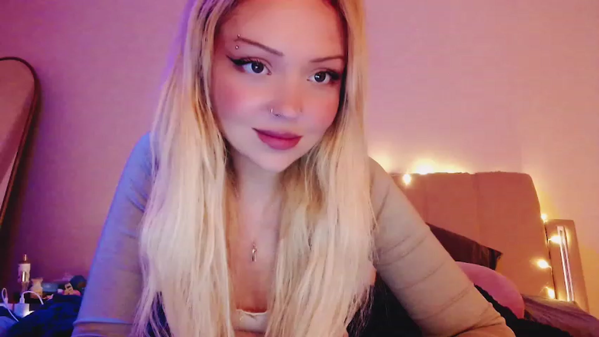 Gallery image thumbnail from Sk8Gurl420's myfreecams stream on, 03/28/2023, 18:56 image 7 of 20