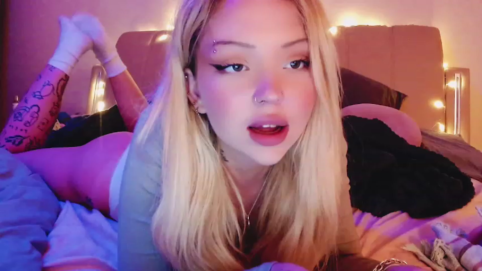 Gallery image thumbnail from Sk8Gurl420's myfreecams stream on, 03/28/2023, 18:56 image 14 of 20