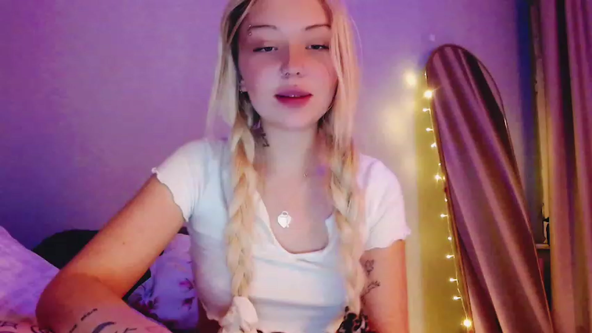 Gallery image thumbnail from Sk8Gurl420's myfreecams stream on, 04/03/2023, 21:28 image 17 of 20