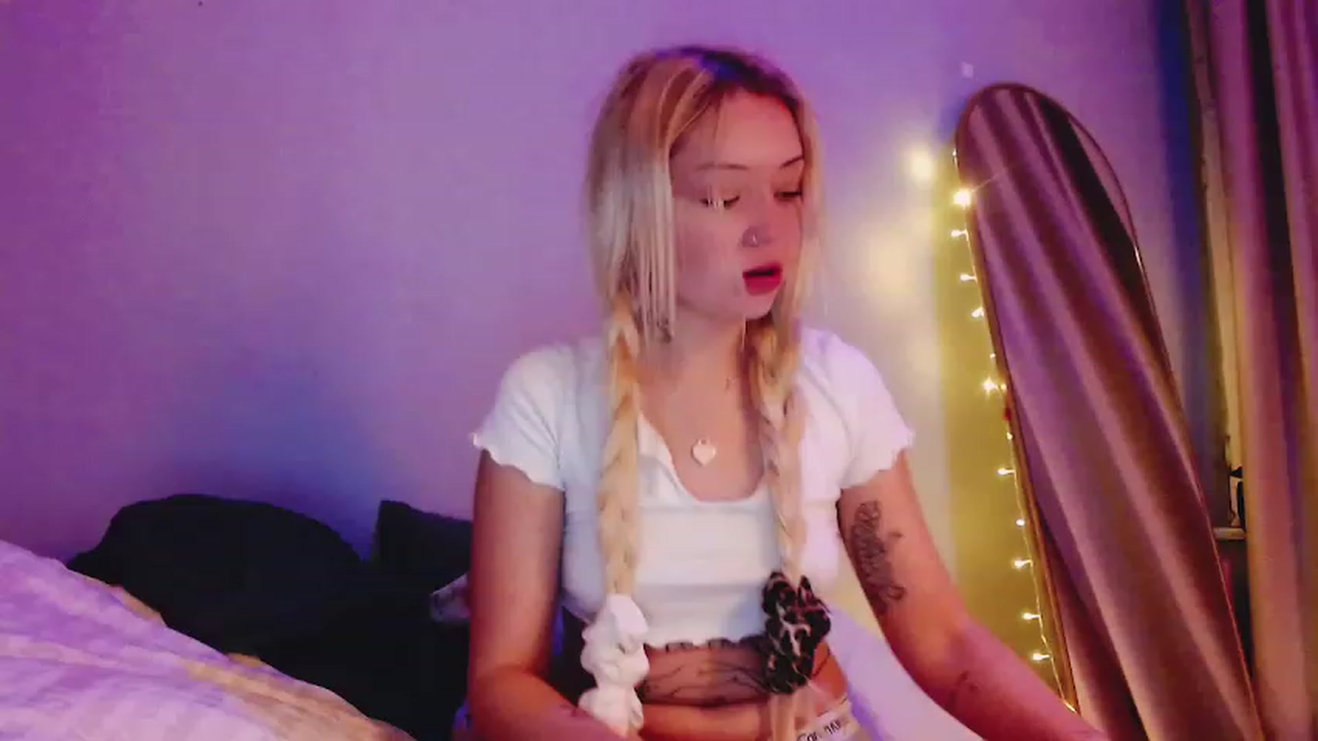 Gallery image thumbnail from Sk8Gurl420's myfreecams stream on, 04/03/2023, 21:28 image 6 of 20
