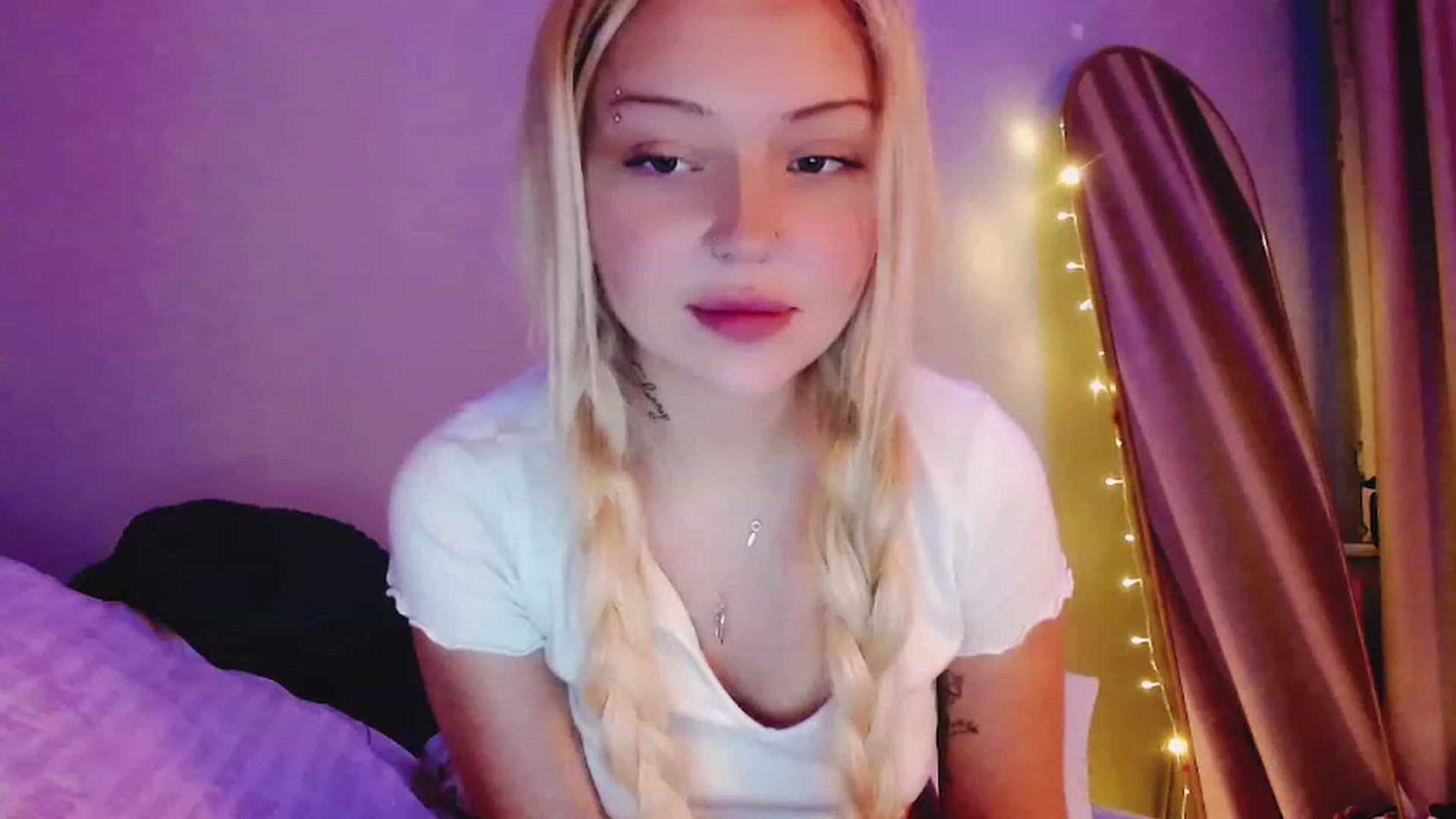 Gallery image thumbnail from Sk8Gurl420's myfreecams stream on, 04/03/2023, 21:28 image 2 of 20